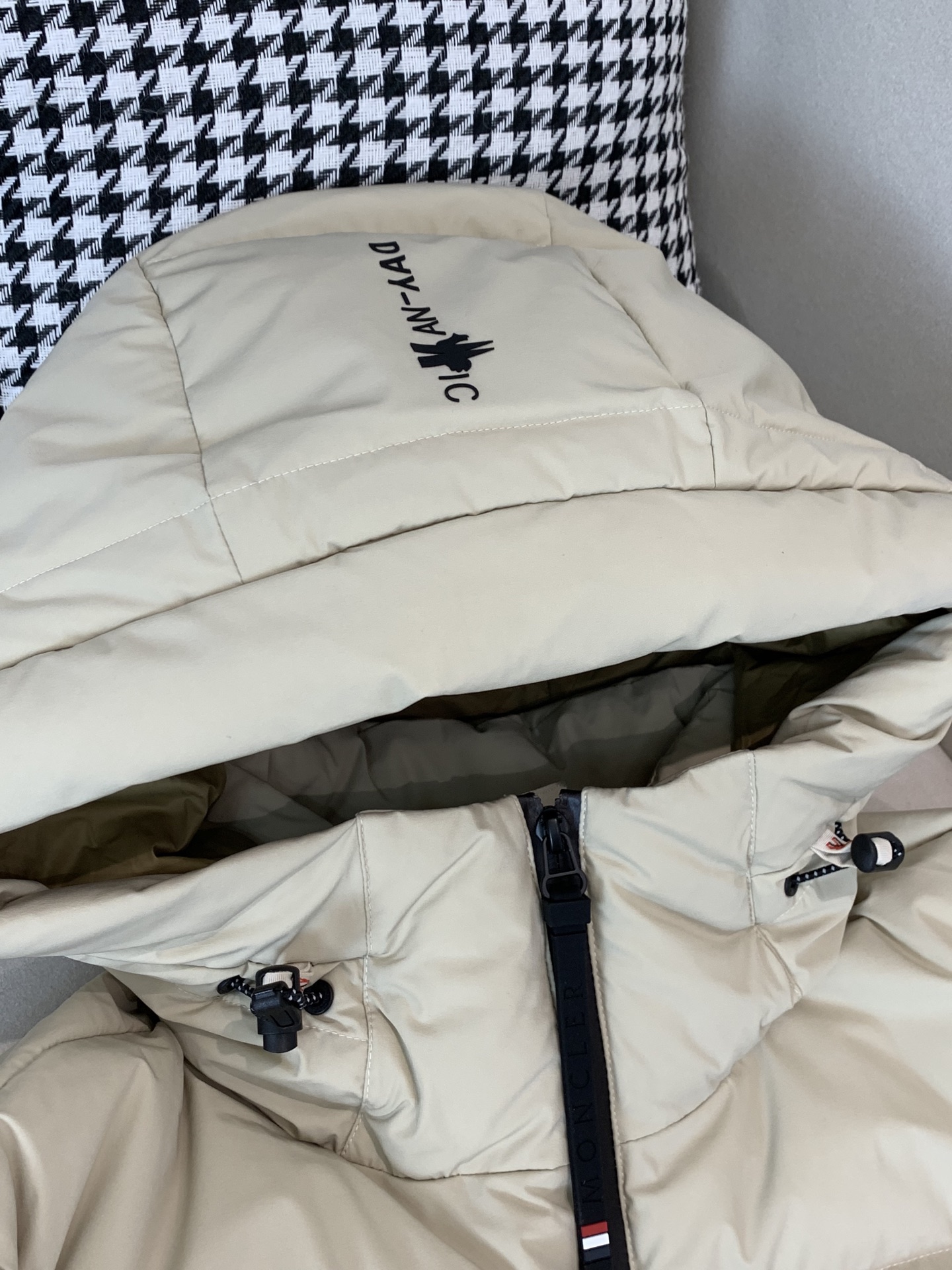 。羽绒2025SS秋冬季新款！蒙口-Moncl*r男士连帽羽绒服，高端轻奢的时尚风格，实穿百搭的款式，上