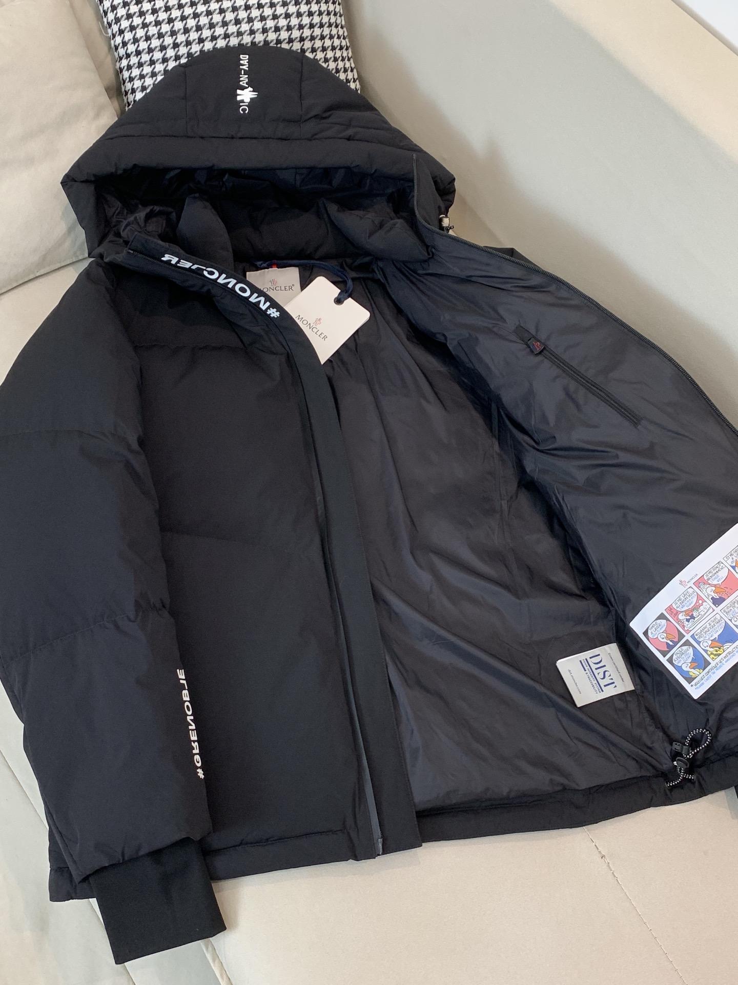 。羽绒2025SS秋冬季新款！蒙口-Moncl*r男士连帽羽绒服，高端轻奢的时尚风格，实穿百搭的款式，上