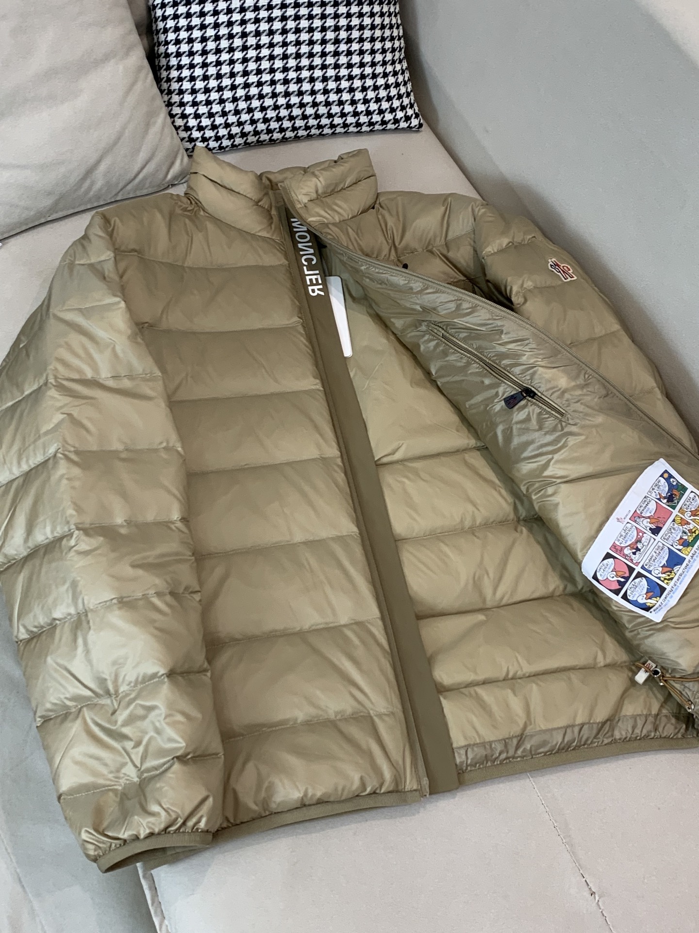 。羽绒 蒙口轻薄羽绒服2025秋冬新款🆕原版1:1订制五金配件全进口原版定制 欢迎专柜对比 绝对的高品质