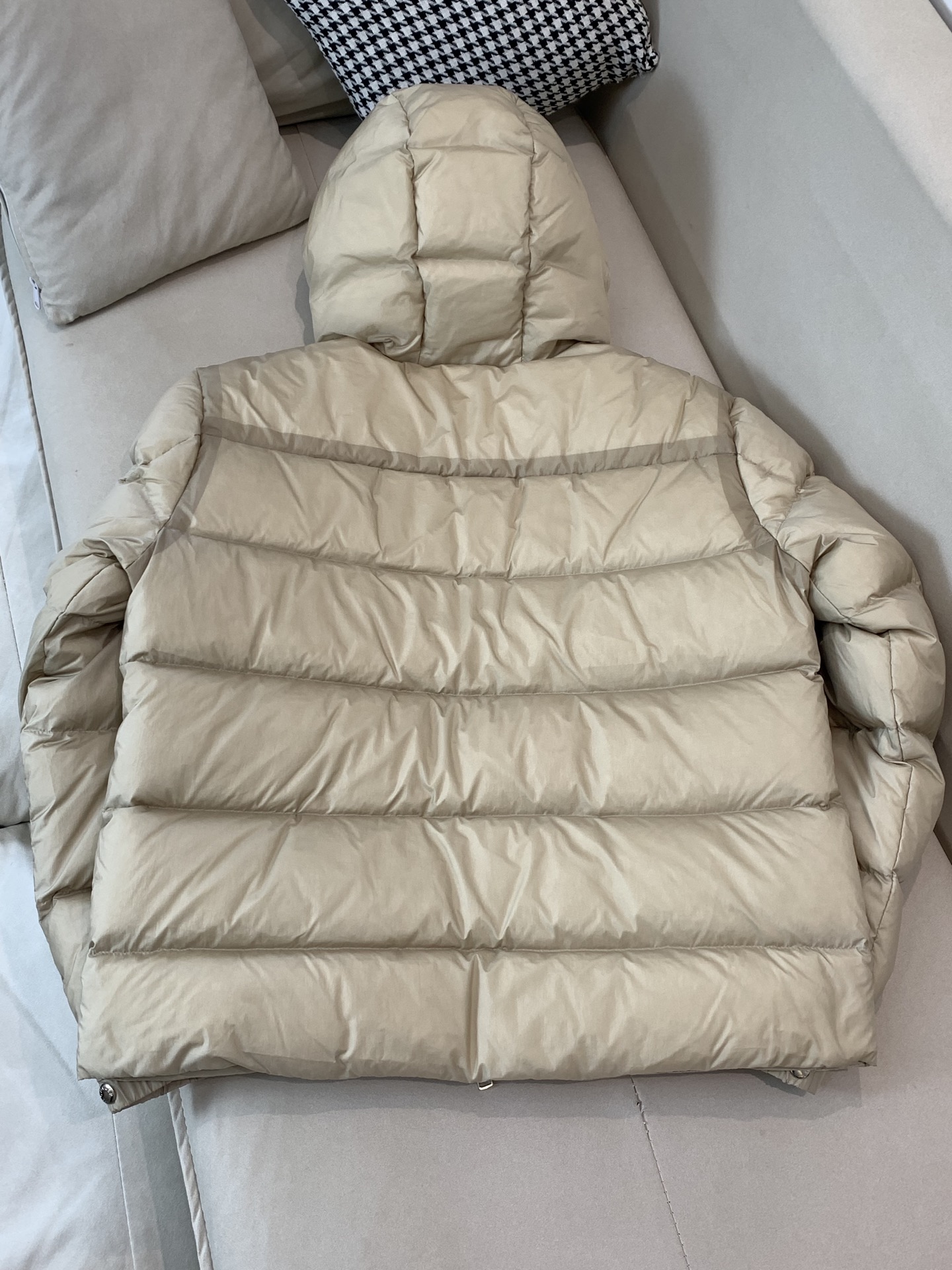 。Moncler蒙口25秋冬男ORFET薄短款连帽轻质羽绒服，宽松版型百搭不挑人，男女同款，原版定制国标