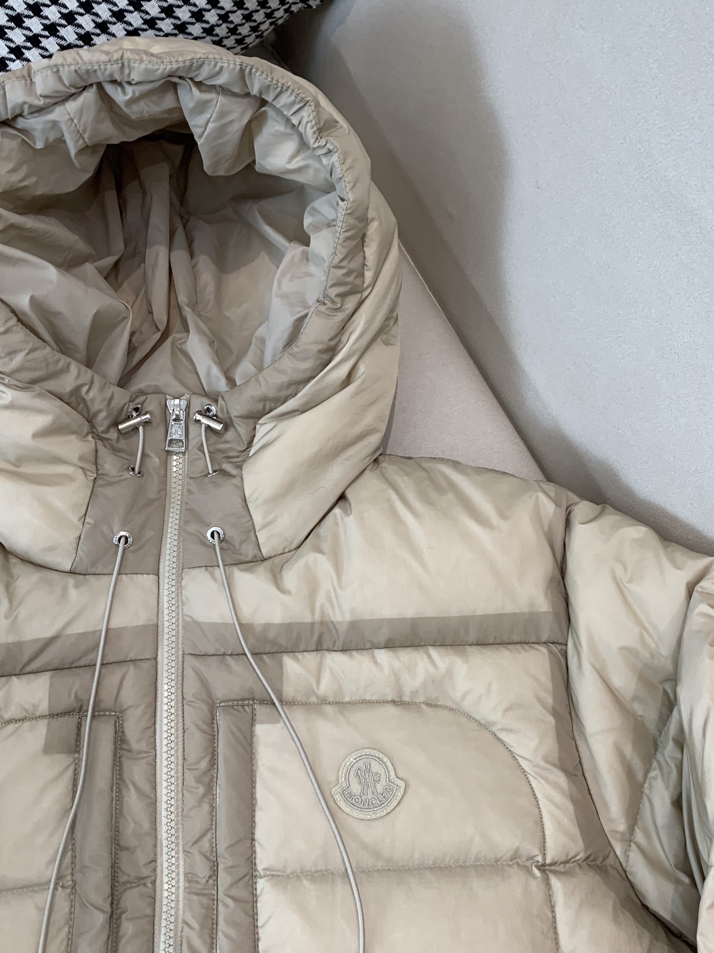 。Moncler蒙口25秋冬男ORFET薄短款连帽轻质羽绒服，宽松版型百搭不挑人，男女同款，原版定制国标