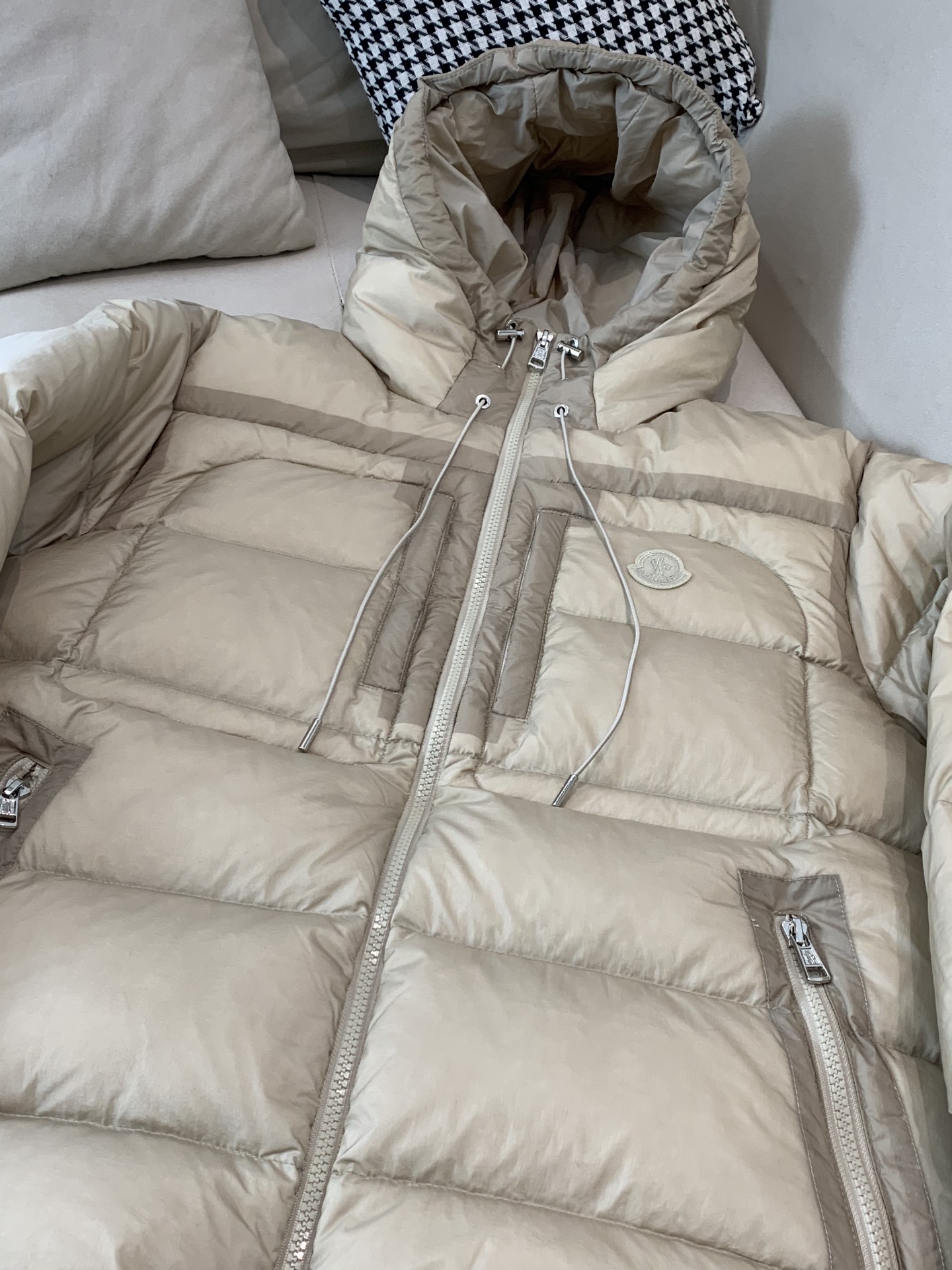 。Moncler蒙口25秋冬男ORFET薄短款连帽轻质羽绒服，宽松版型百搭不挑人，男女同款，原版定制国标