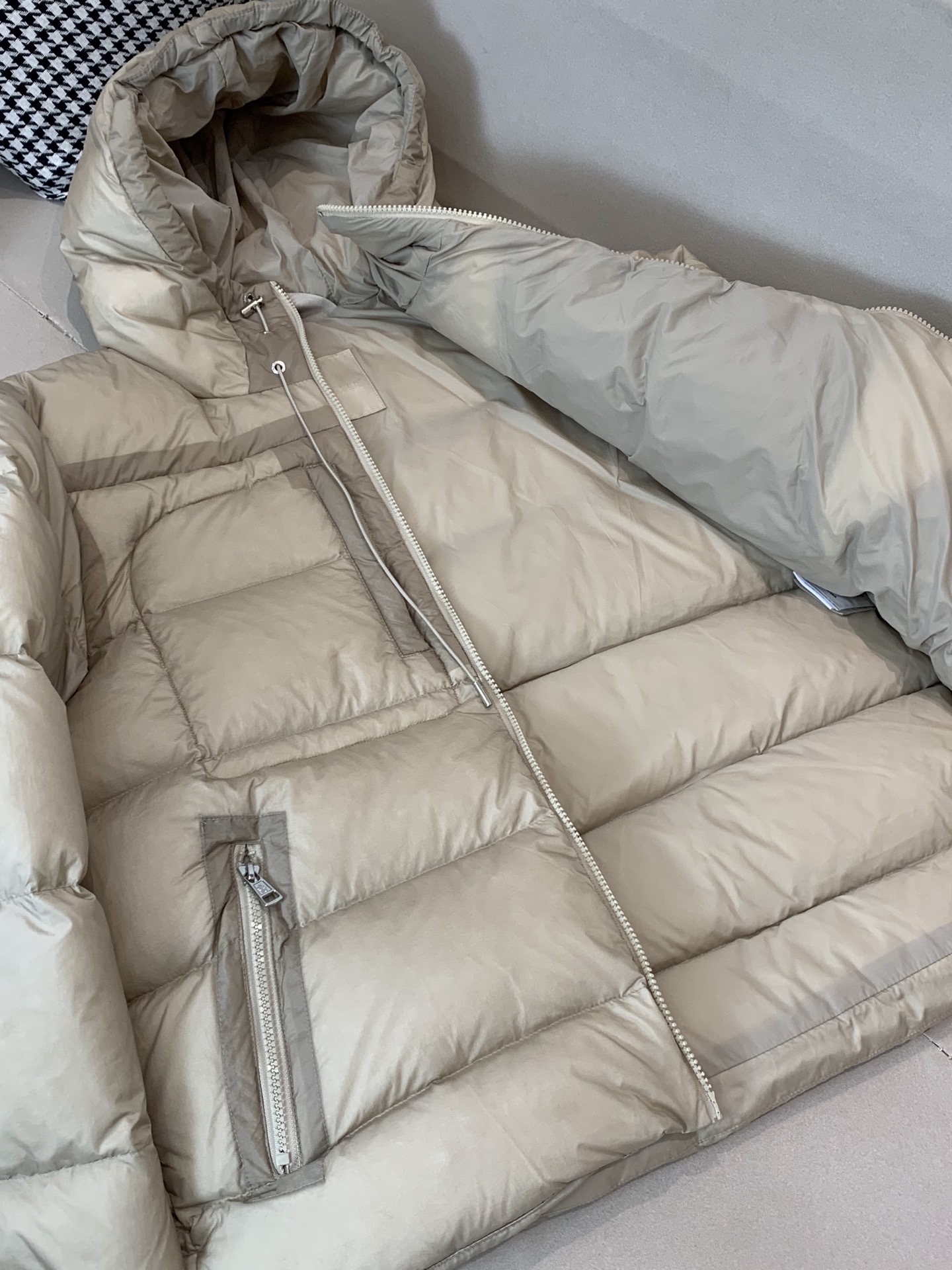 。Moncler蒙口25秋冬男ORFET薄短款连帽轻质羽绒服，宽松版型百搭不挑人，男女同款，原版定制国标