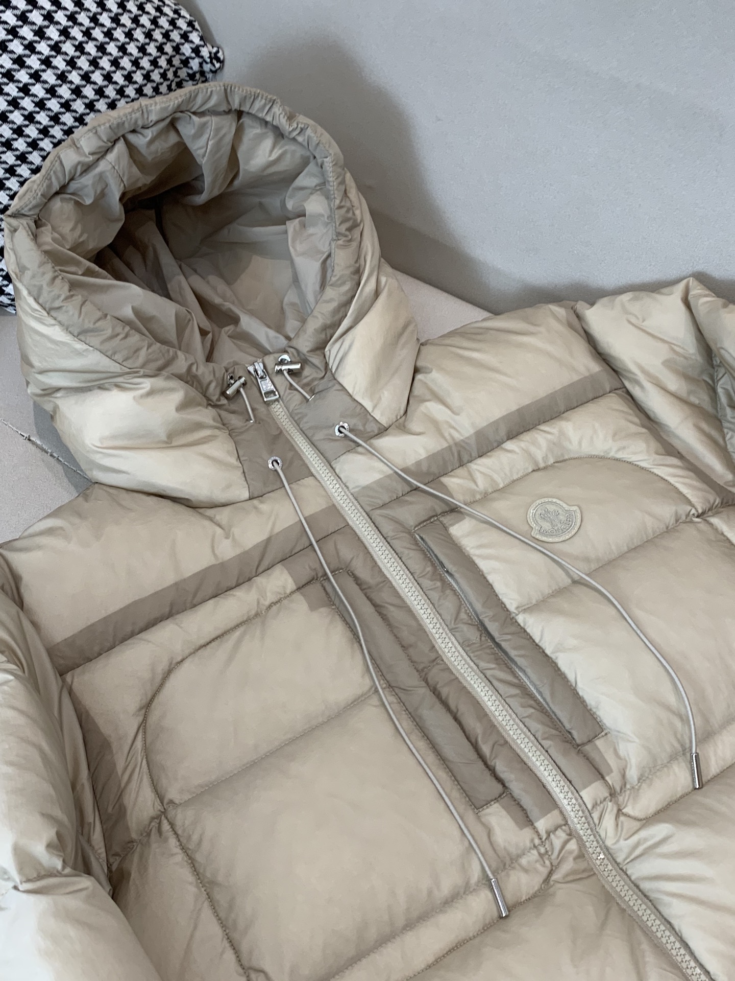 。Moncler蒙口25秋冬男ORFET薄短款连帽轻质羽绒服，宽松版型百搭不挑人，男女同款，原版定制国标