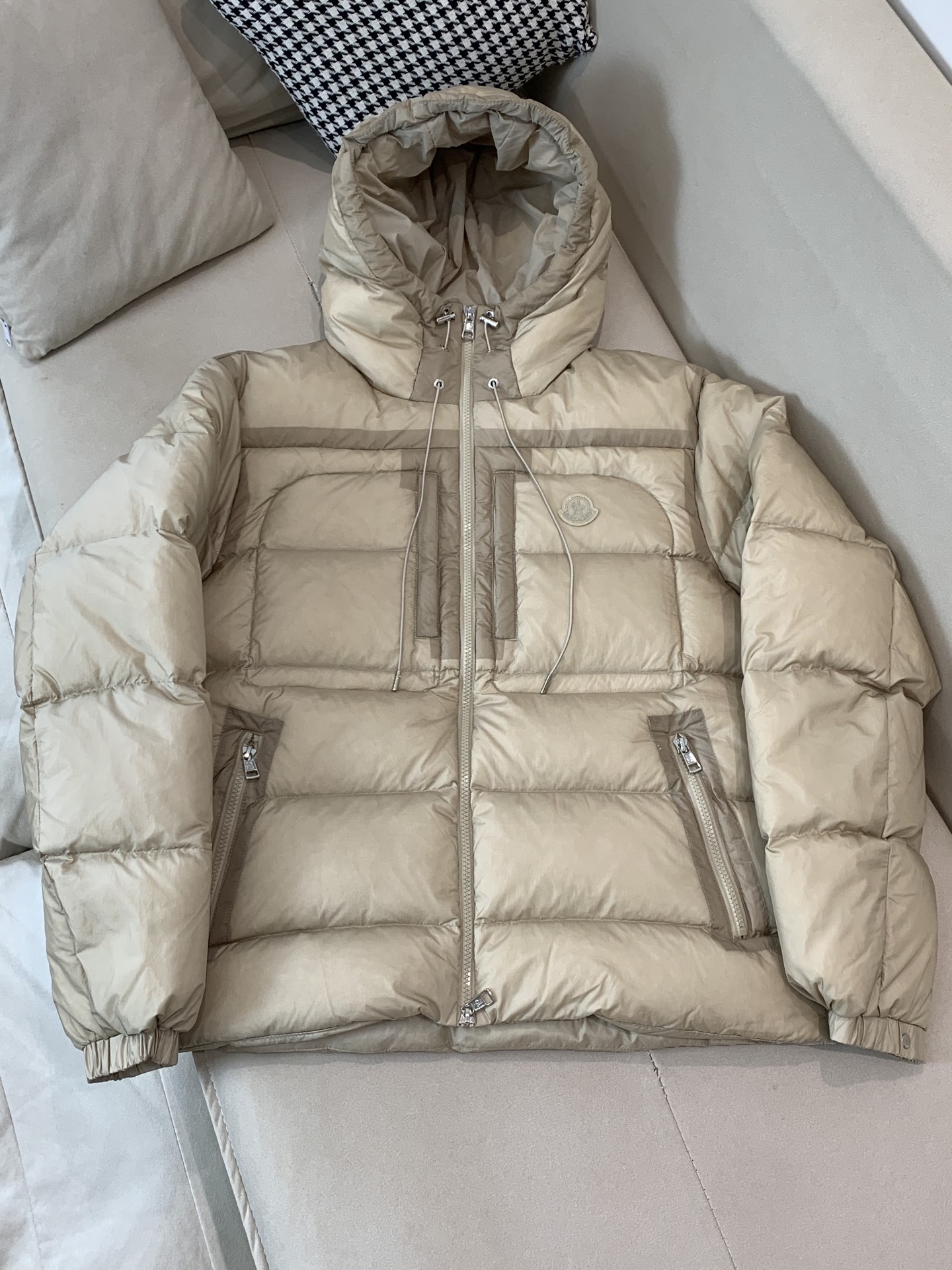 。Moncler蒙口25秋冬男ORFET薄短款连帽轻质羽绒服，宽松版型百搭不挑人，男女同款，原版定制国标