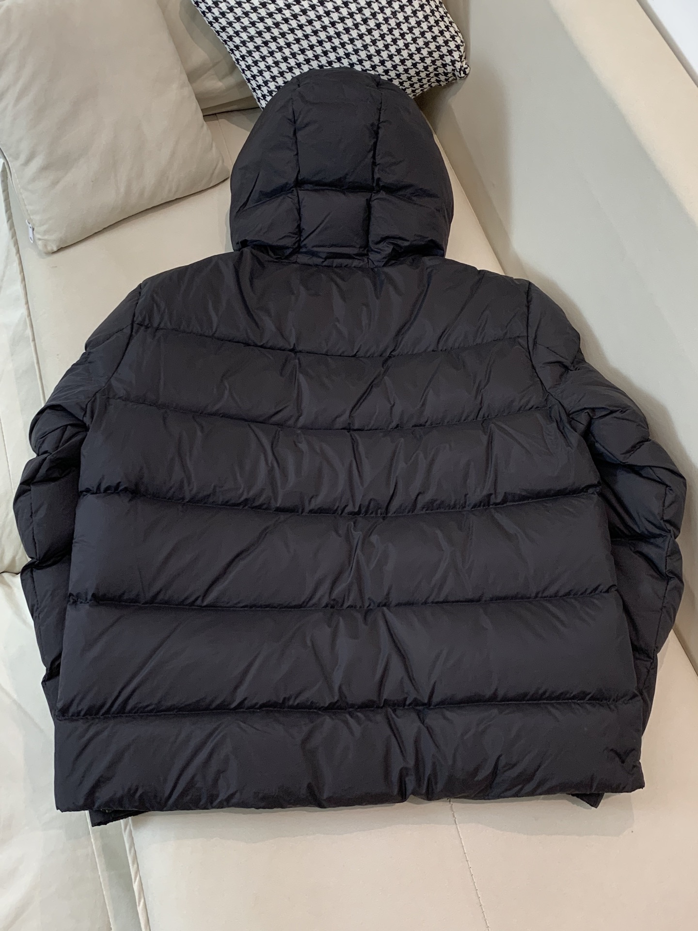 。Moncler蒙口25秋冬男ORFET薄短款连帽轻质羽绒服，宽松版型百搭不挑人，男女同款，原版定制国标