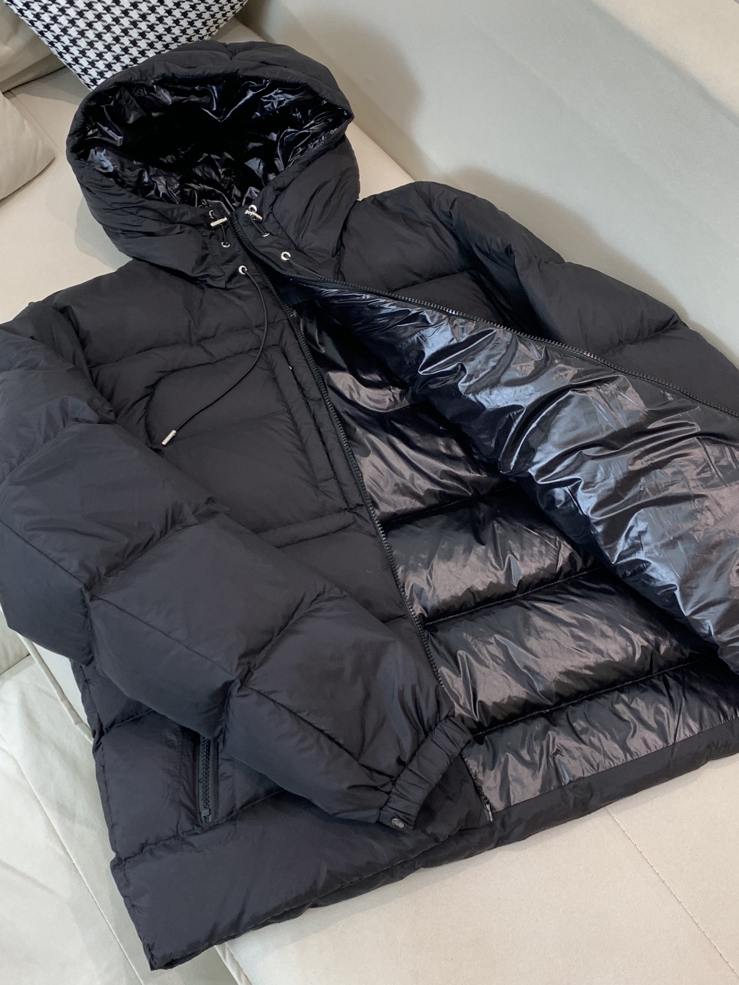 。Moncler蒙口25秋冬男ORFET薄短款连帽轻质羽绒服，宽松版型百搭不挑人，男女同款，原版定制国标