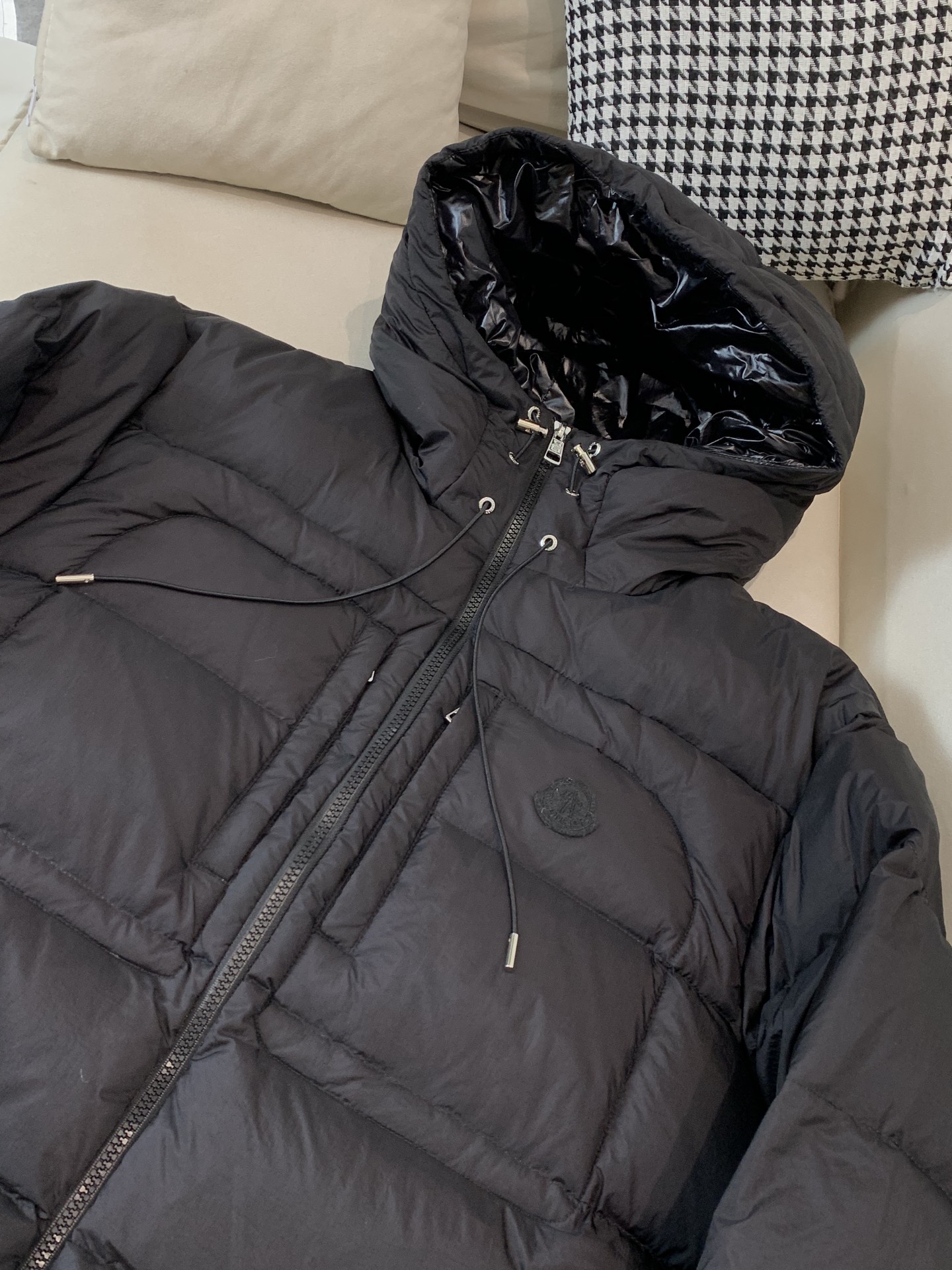 。Moncler蒙口25秋冬男ORFET薄短款连帽轻质羽绒服，宽松版型百搭不挑人，男女同款，原版定制国标