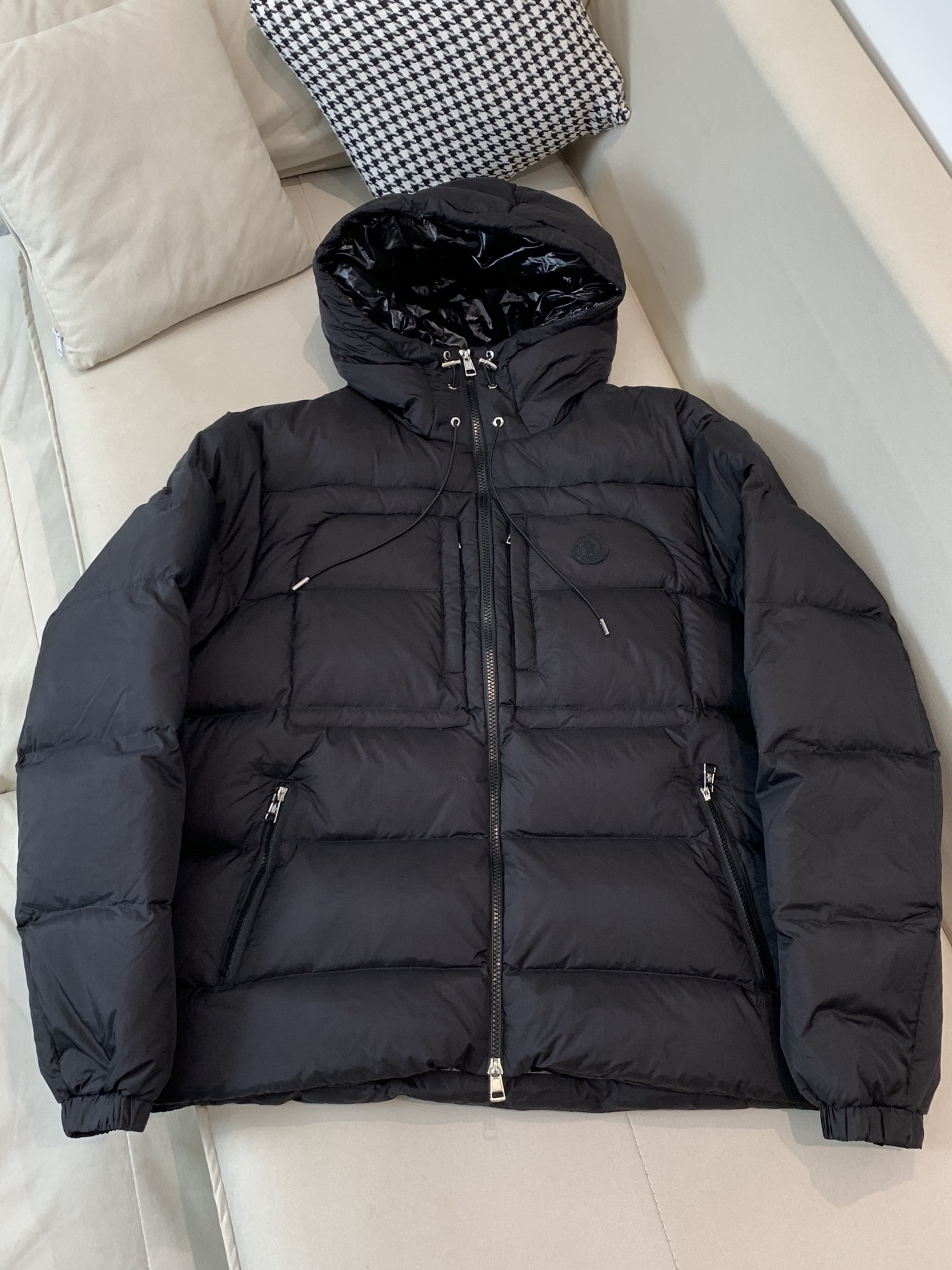 。Moncler蒙口25秋冬男ORFET薄短款连帽轻质羽绒服，宽松版型百搭不挑人，男女同款，原版定制国标