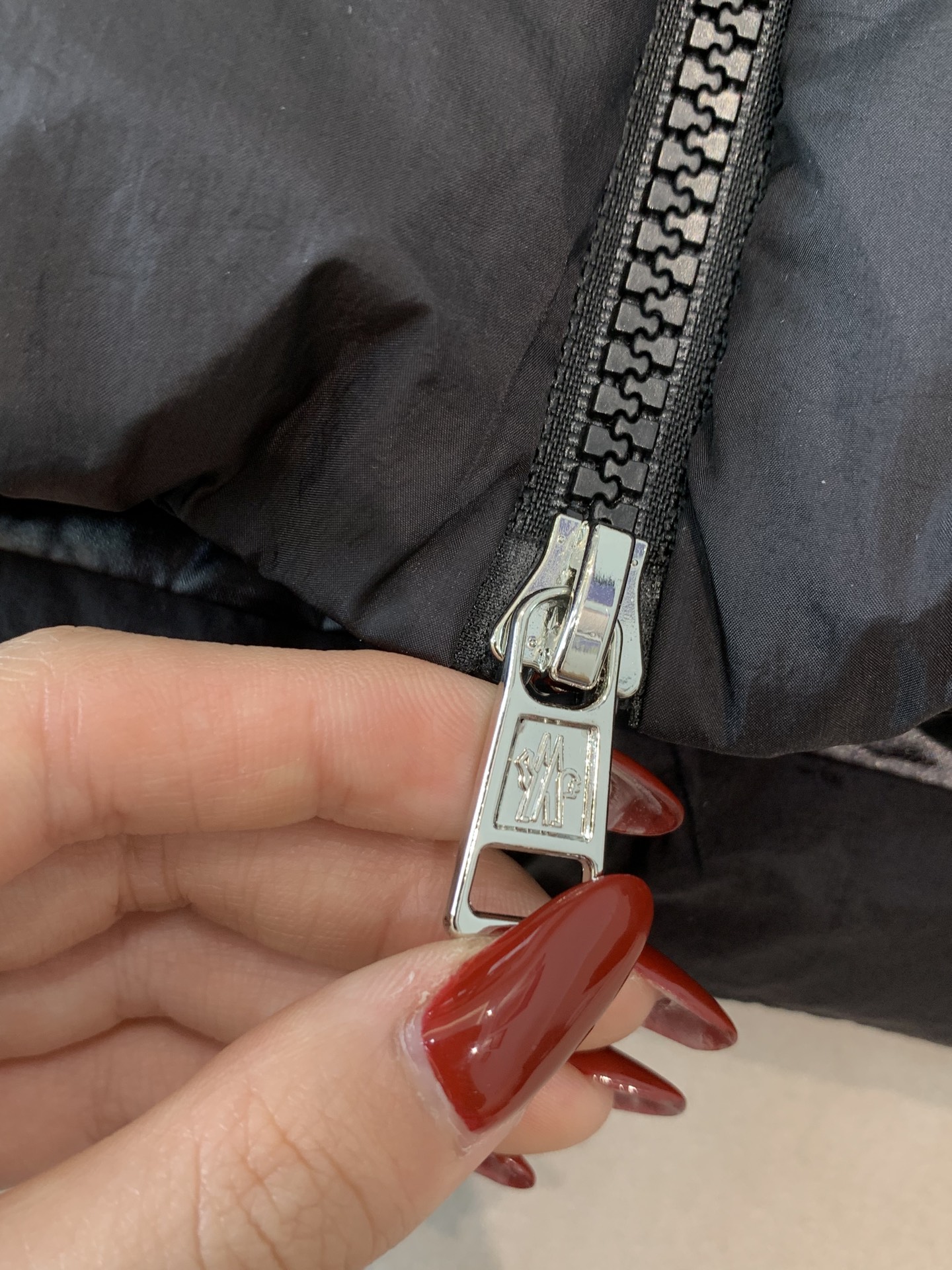 。Moncler蒙口25秋冬男ORFET薄短款连帽轻质羽绒服，宽松版型百搭不挑人，男女同款，原版定制国标