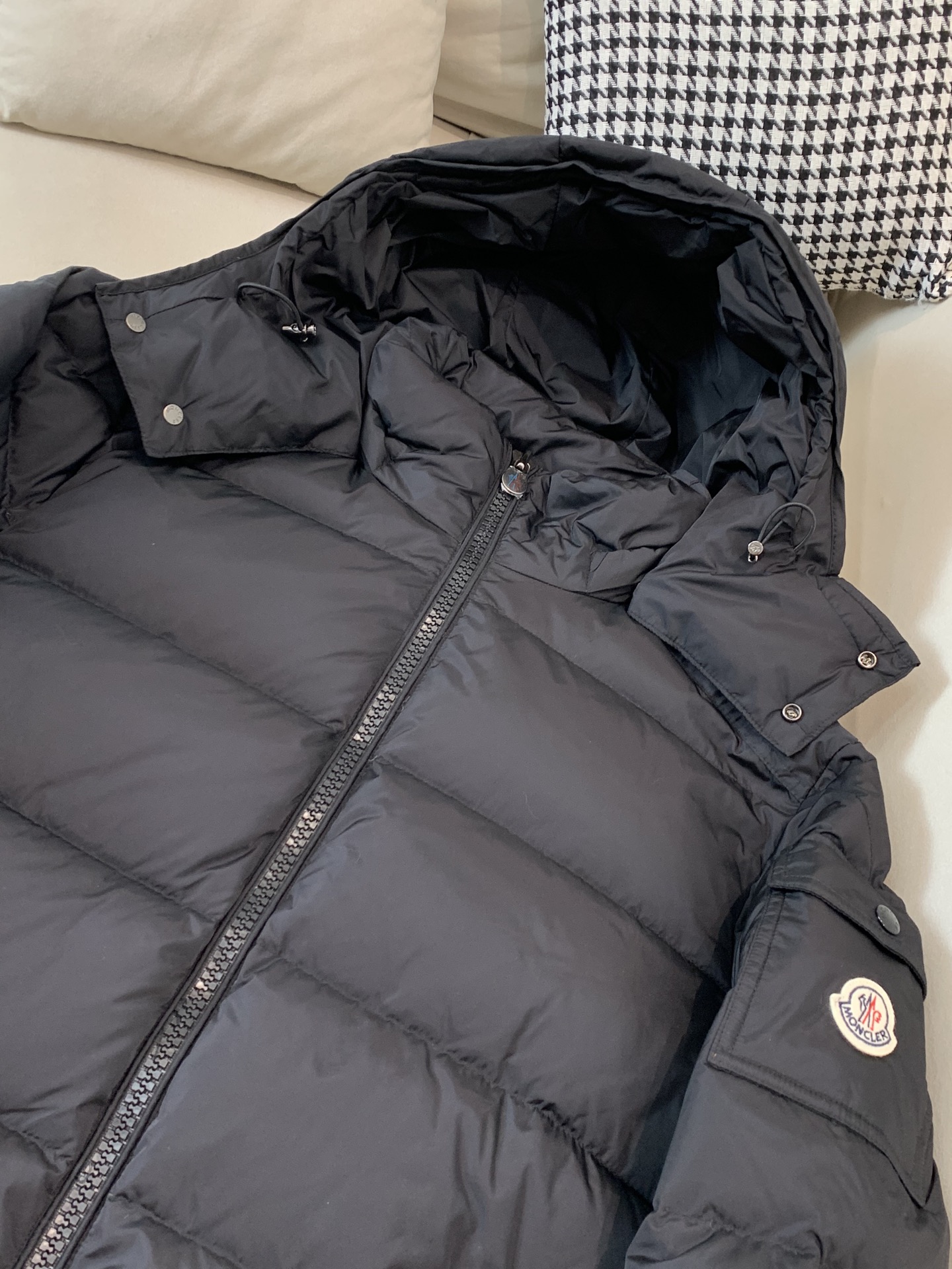 。⬆️Moncler【新品】冬季羽绒服夹克外套..火的一塌糊涂.反季柜台都是要抢的爆款❗️❗️❗️❗️❗