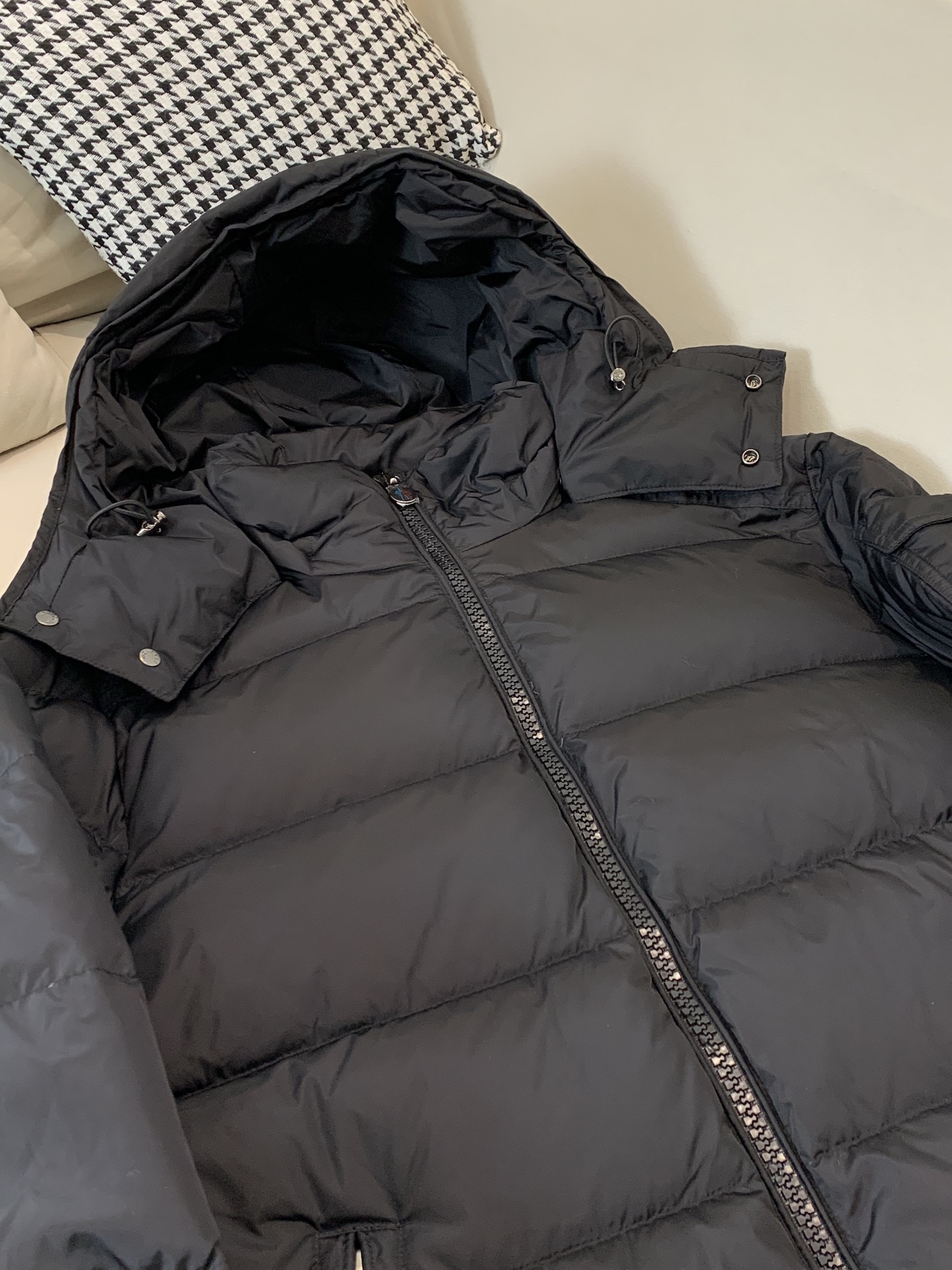。⬆️Moncler【新品】冬季羽绒服夹克外套..火的一塌糊涂.反季柜台都是要抢的爆款❗️❗️❗️❗️❗