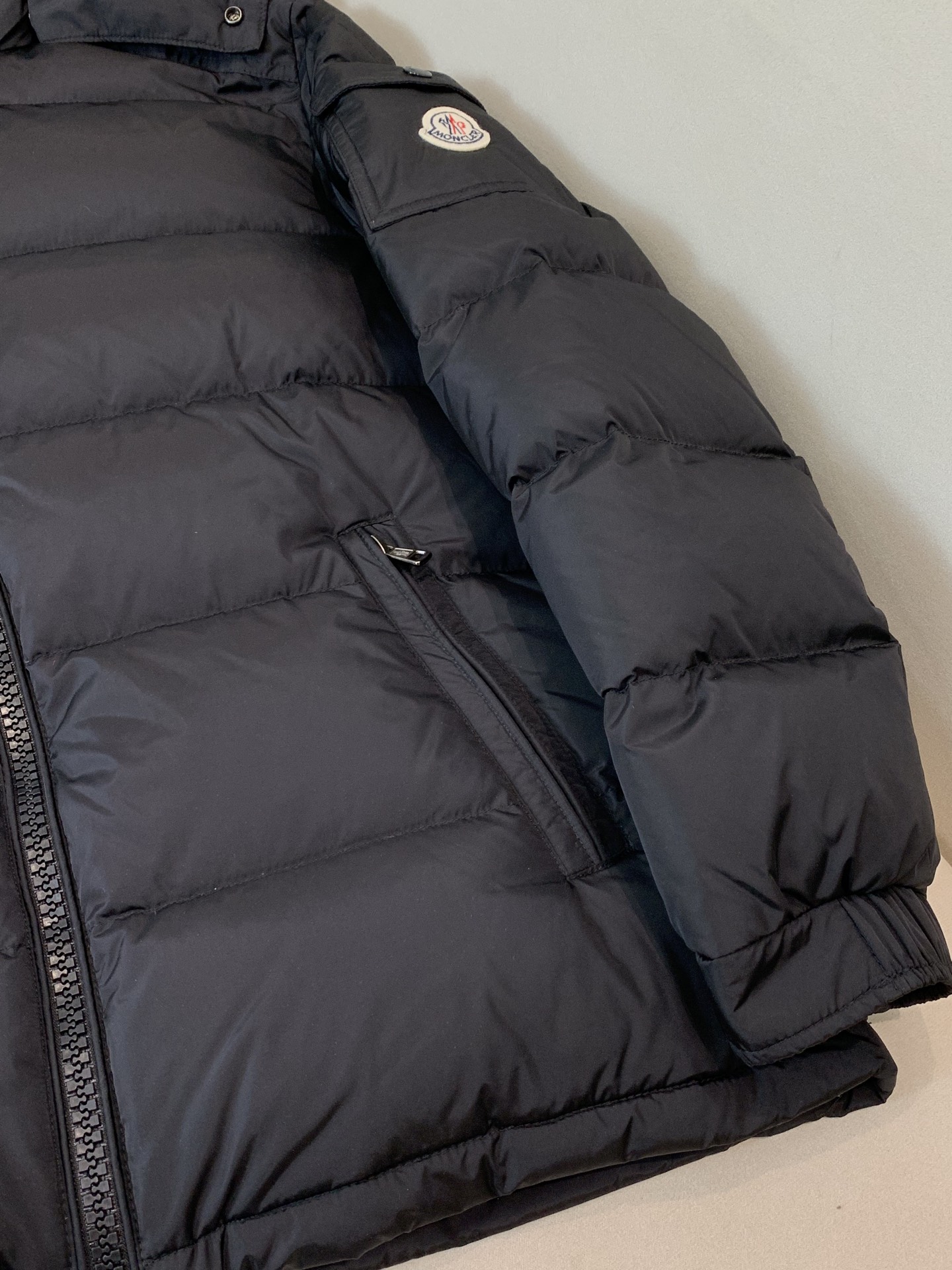 。⬆️Moncler【新品】冬季羽绒服夹克外套..火的一塌糊涂.反季柜台都是要抢的爆款❗️❗️❗️❗️❗