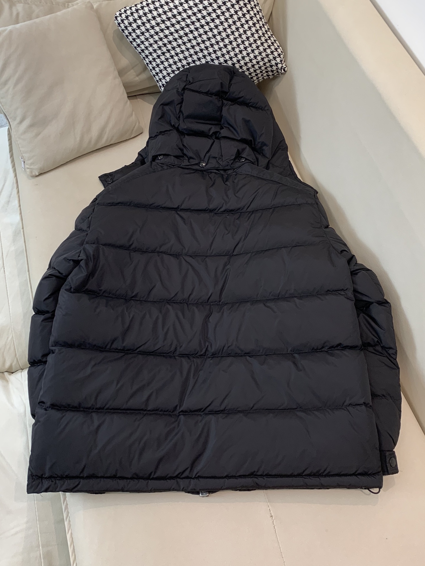 。⬆️Moncler【新品】冬季羽绒服夹克外套..火的一塌糊涂.反季柜台都是要抢的爆款❗️❗️❗️❗️❗