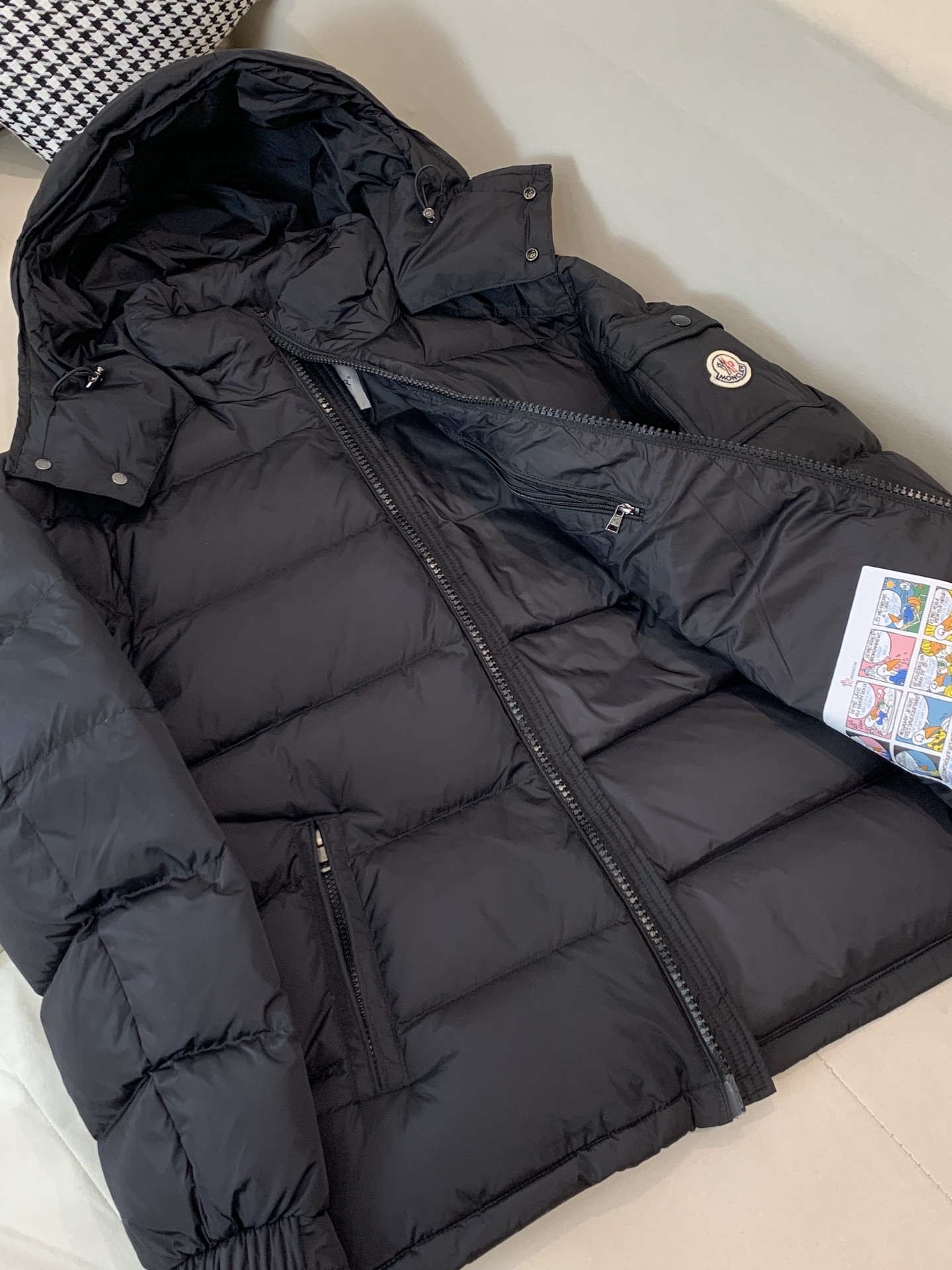 。⬆️Moncler【新品】冬季羽绒服夹克外套..火的一塌糊涂.反季柜台都是要抢的爆款❗️❗️❗️❗️❗