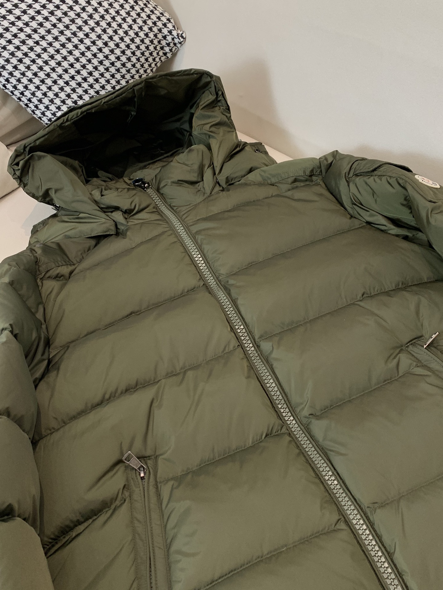 。⬆️Moncler【新品】冬季羽绒服夹克外套..火的一塌糊涂.反季柜台都是要抢的爆款❗️❗️❗️❗️❗