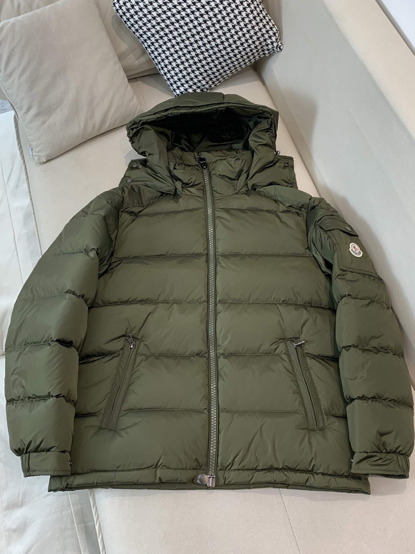 。⬆️Moncler【新品】冬季羽绒服夹克外套..火的一塌糊涂.反季柜台都是要抢的爆款❗️❗️❗️❗️❗