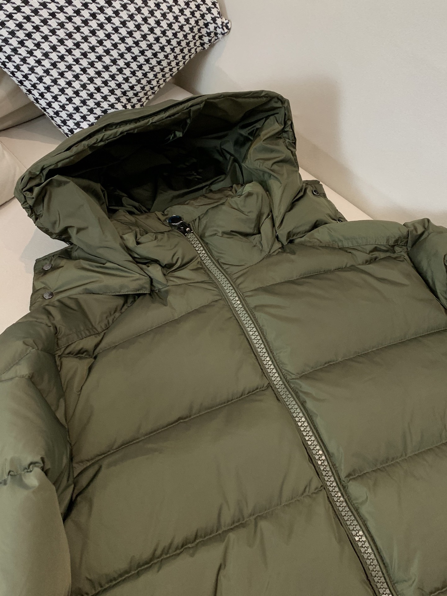 。⬆️Moncler【新品】冬季羽绒服夹克外套..火的一塌糊涂.反季柜台都是要抢的爆款❗️❗️❗️❗️❗