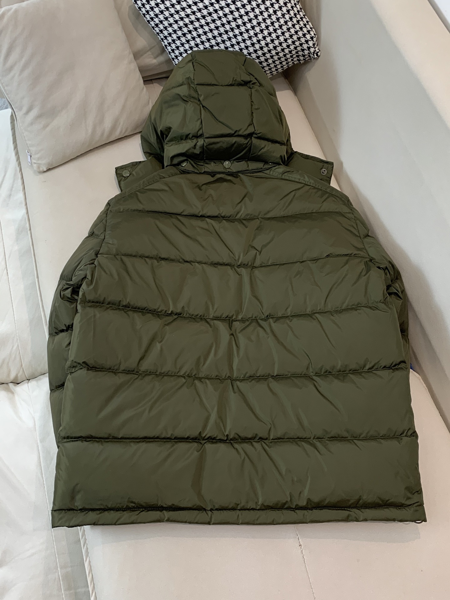 。⬆️Moncler【新品】冬季羽绒服夹克外套..火的一塌糊涂.反季柜台都是要抢的爆款❗️❗️❗️❗️❗