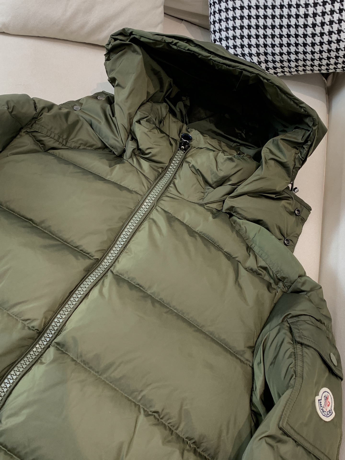 。⬆️Moncler【新品】冬季羽绒服夹克外套..火的一塌糊涂.反季柜台都是要抢的爆款❗️❗️❗️❗️❗