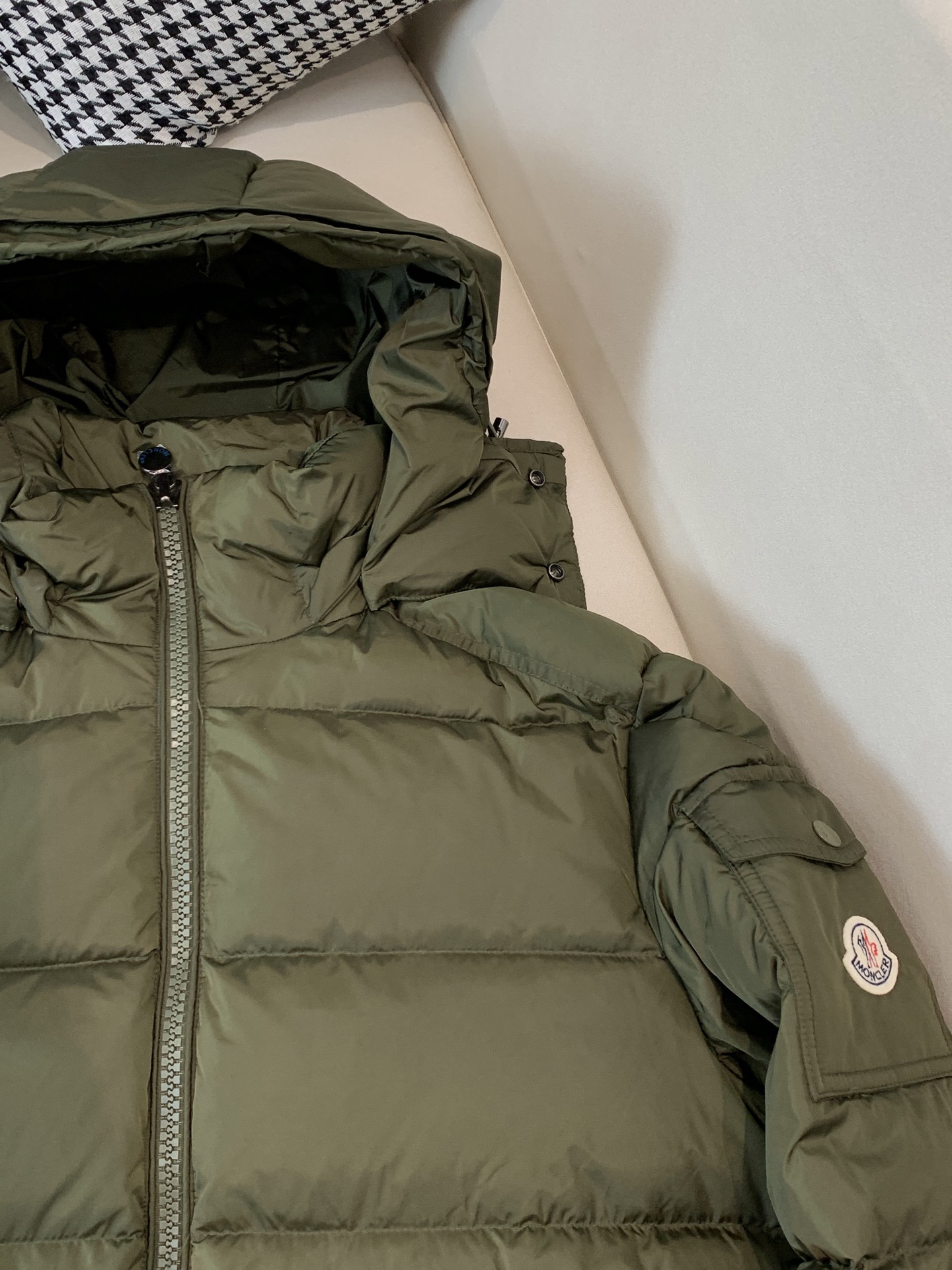 。⬆️Moncler【新品】冬季羽绒服夹克外套..火的一塌糊涂.反季柜台都是要抢的爆款❗️❗️❗️❗️❗