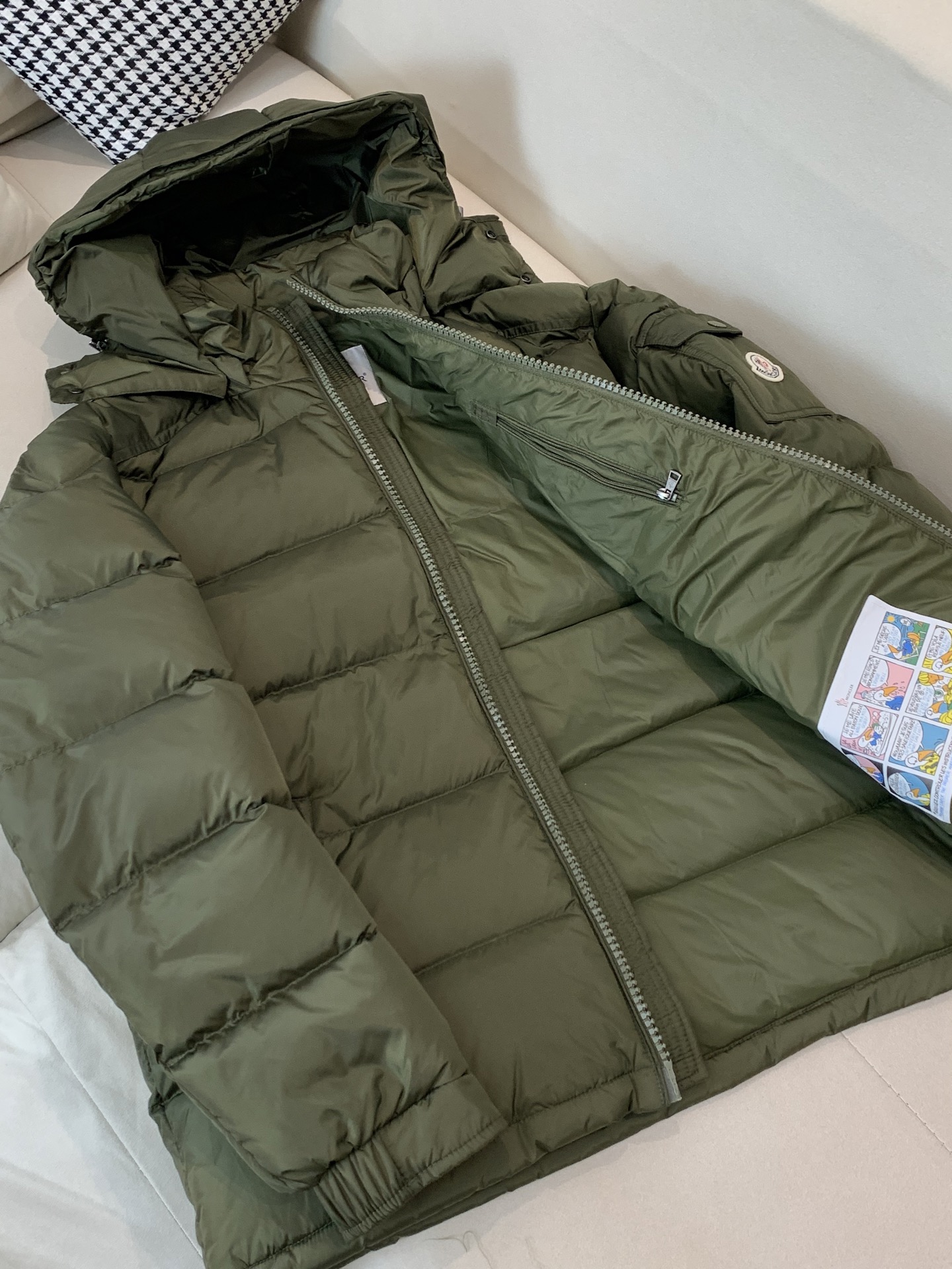 。⬆️Moncler【新品】冬季羽绒服夹克外套..火的一塌糊涂.反季柜台都是要抢的爆款❗️❗️❗️❗️❗