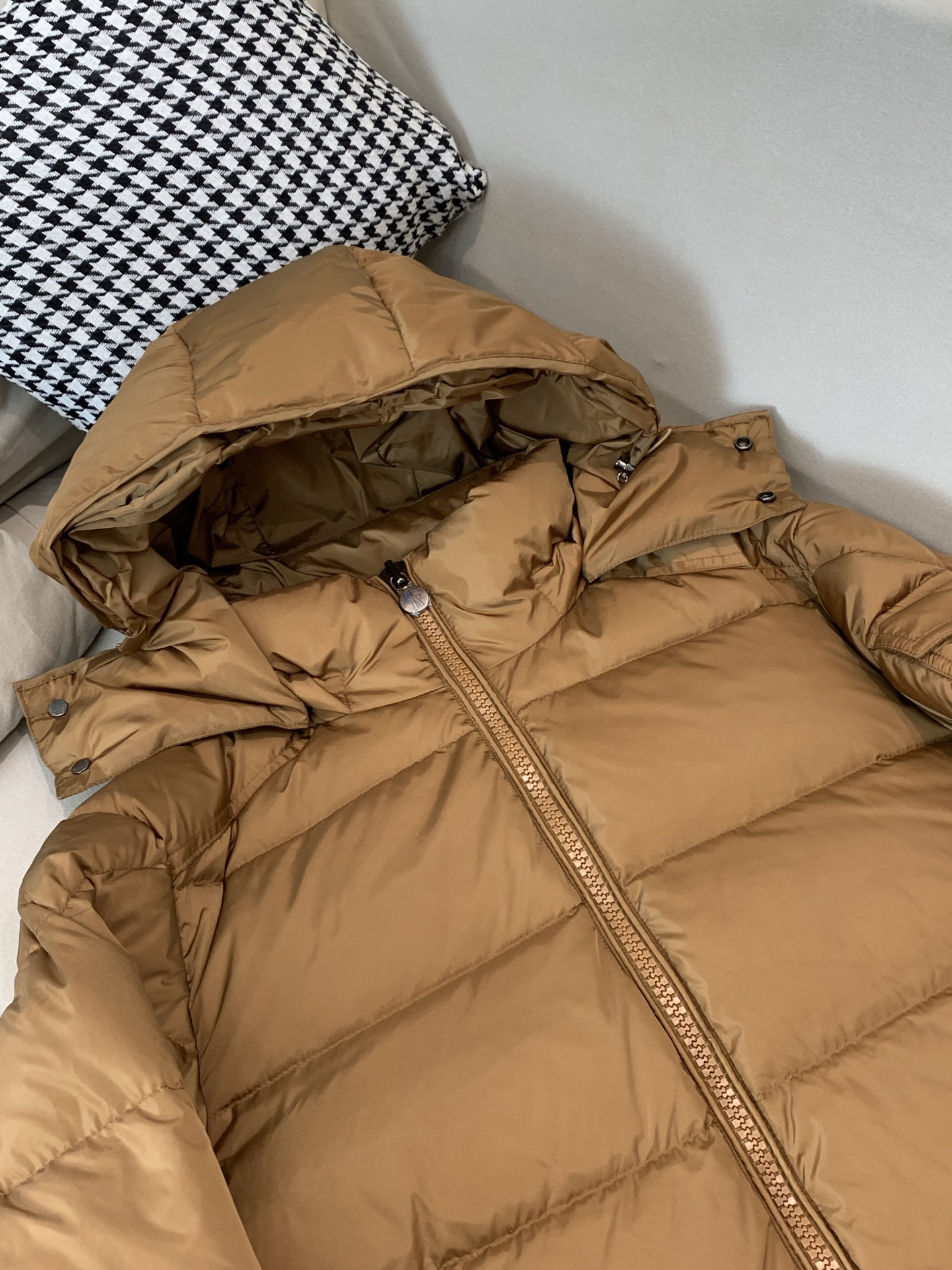 。⬆️Moncler【新品】冬季羽绒服夹克外套..火的一塌糊涂.反季柜台都是要抢的爆款❗️❗️❗️❗️❗