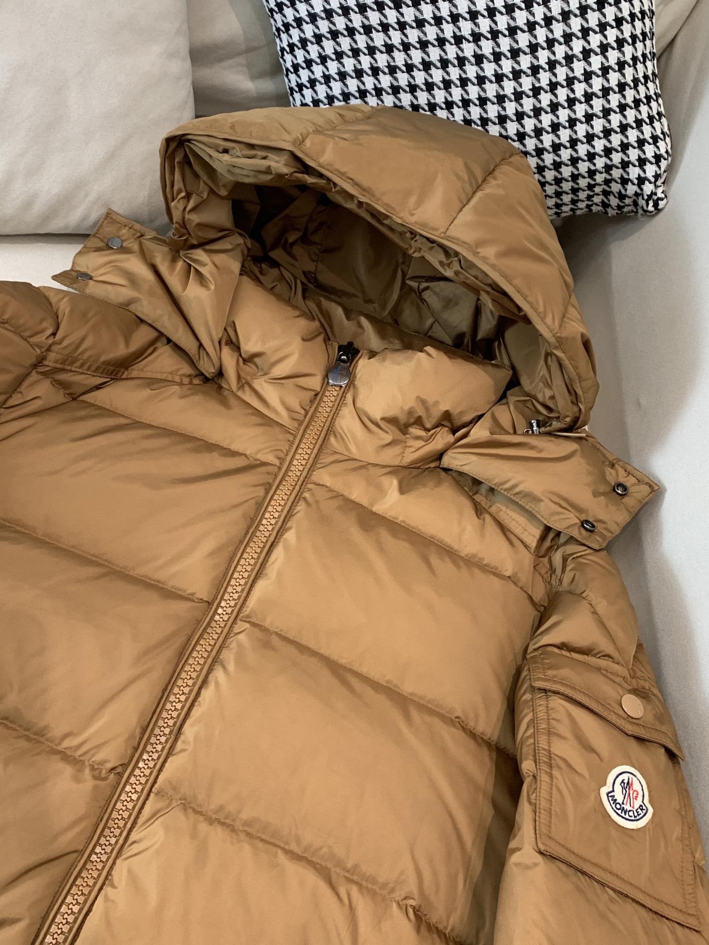 。⬆️Moncler【新品】冬季羽绒服夹克外套..火的一塌糊涂.反季柜台都是要抢的爆款❗️❗️❗️❗️❗