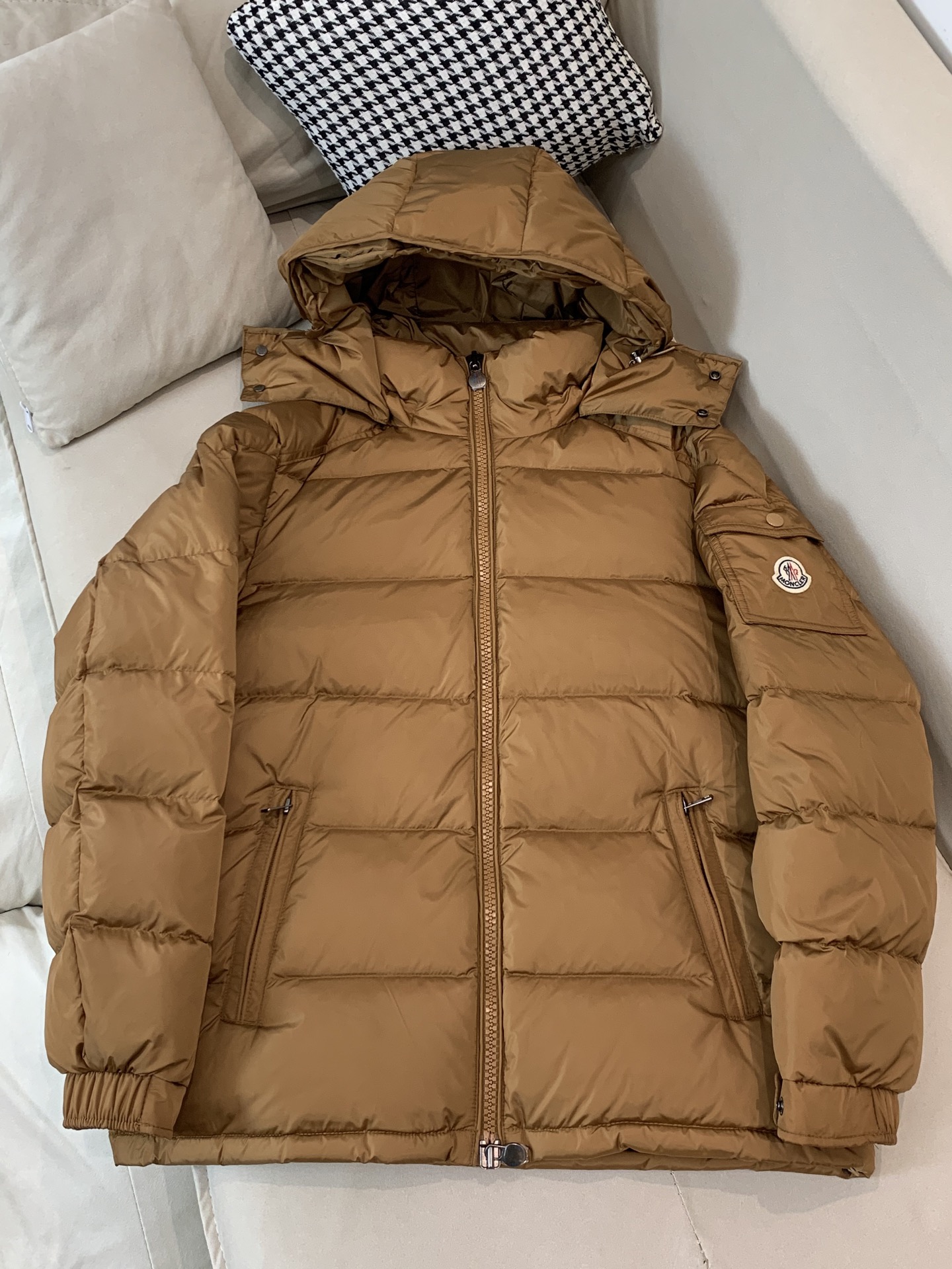 。⬆️Moncler【新品】冬季羽绒服夹克外套..火的一塌糊涂.反季柜台都是要抢的爆款❗️❗️❗️❗️❗