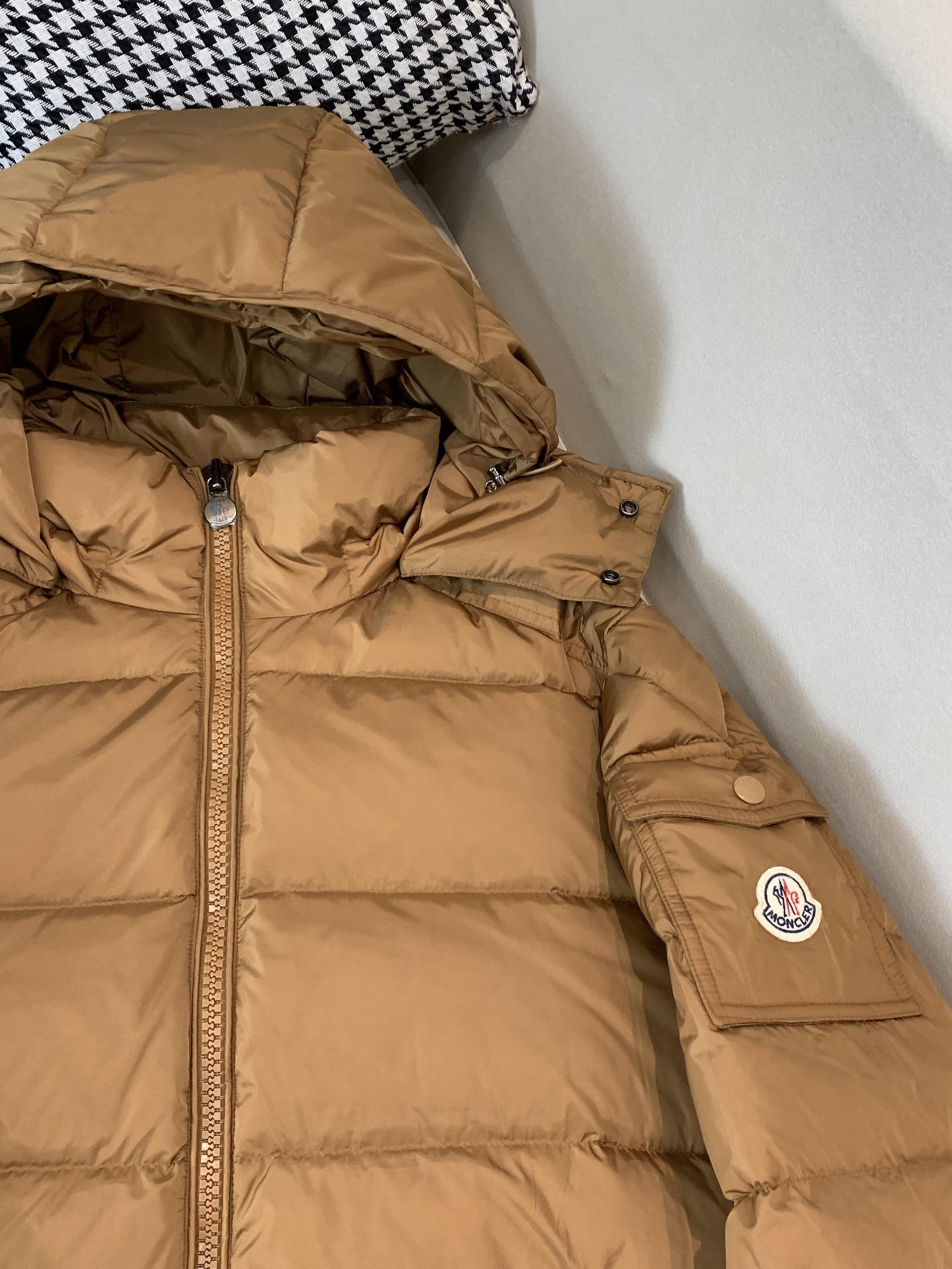 。⬆️Moncler【新品】冬季羽绒服夹克外套..火的一塌糊涂.反季柜台都是要抢的爆款❗️❗️❗️❗️❗