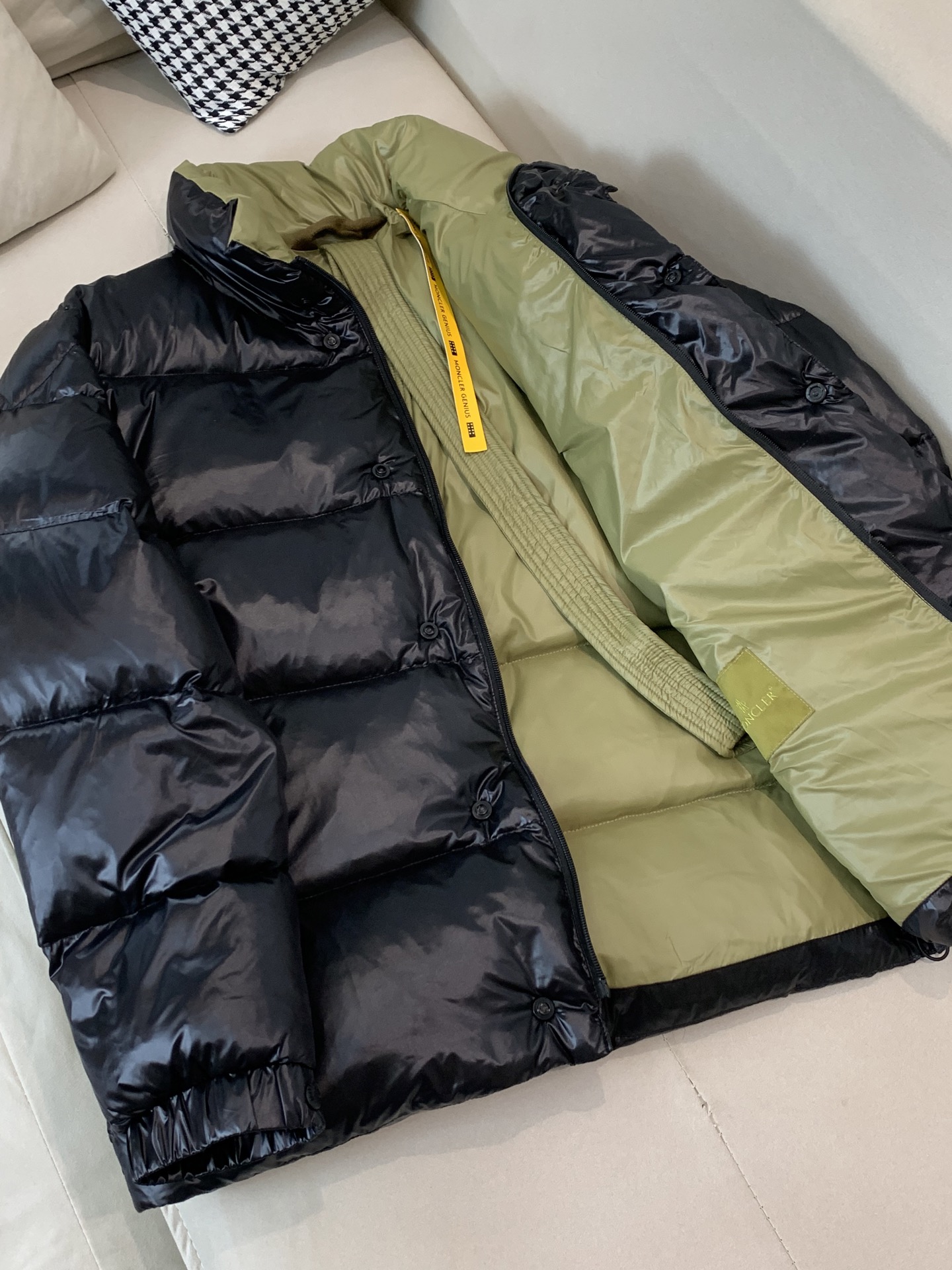 。2025秋冬新款🆕羽绒服 原版1:1订制五金配件全进口原版定制 欢迎专柜对比 绝对的高品质 采用顶级9