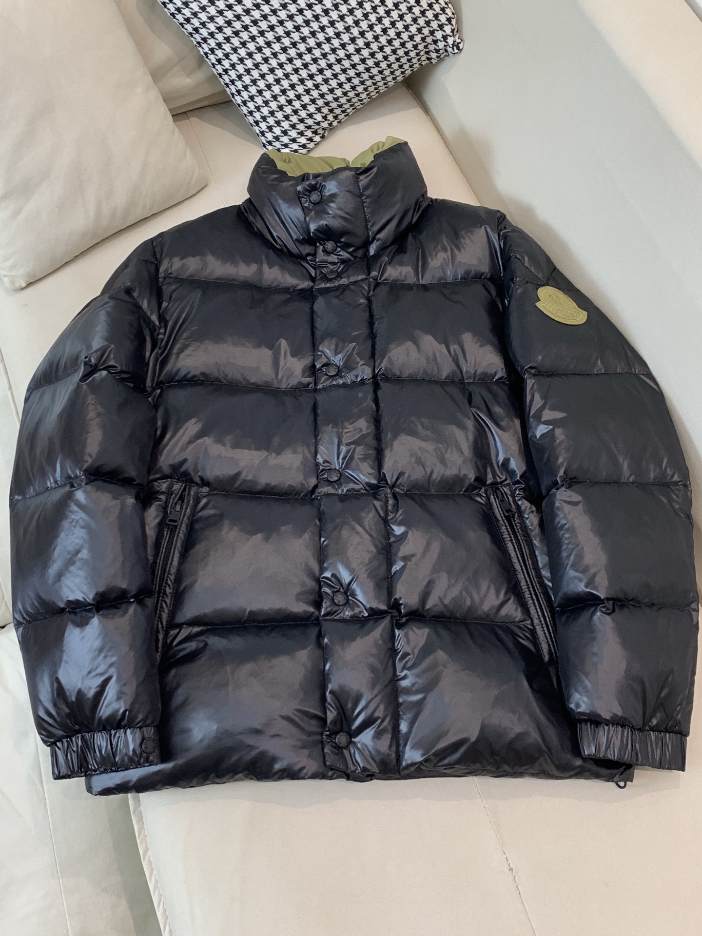 。2025秋冬新款🆕羽绒服 原版1:1订制五金配件全进口原版定制 欢迎专柜对比 绝对的高品质 采用顶级9