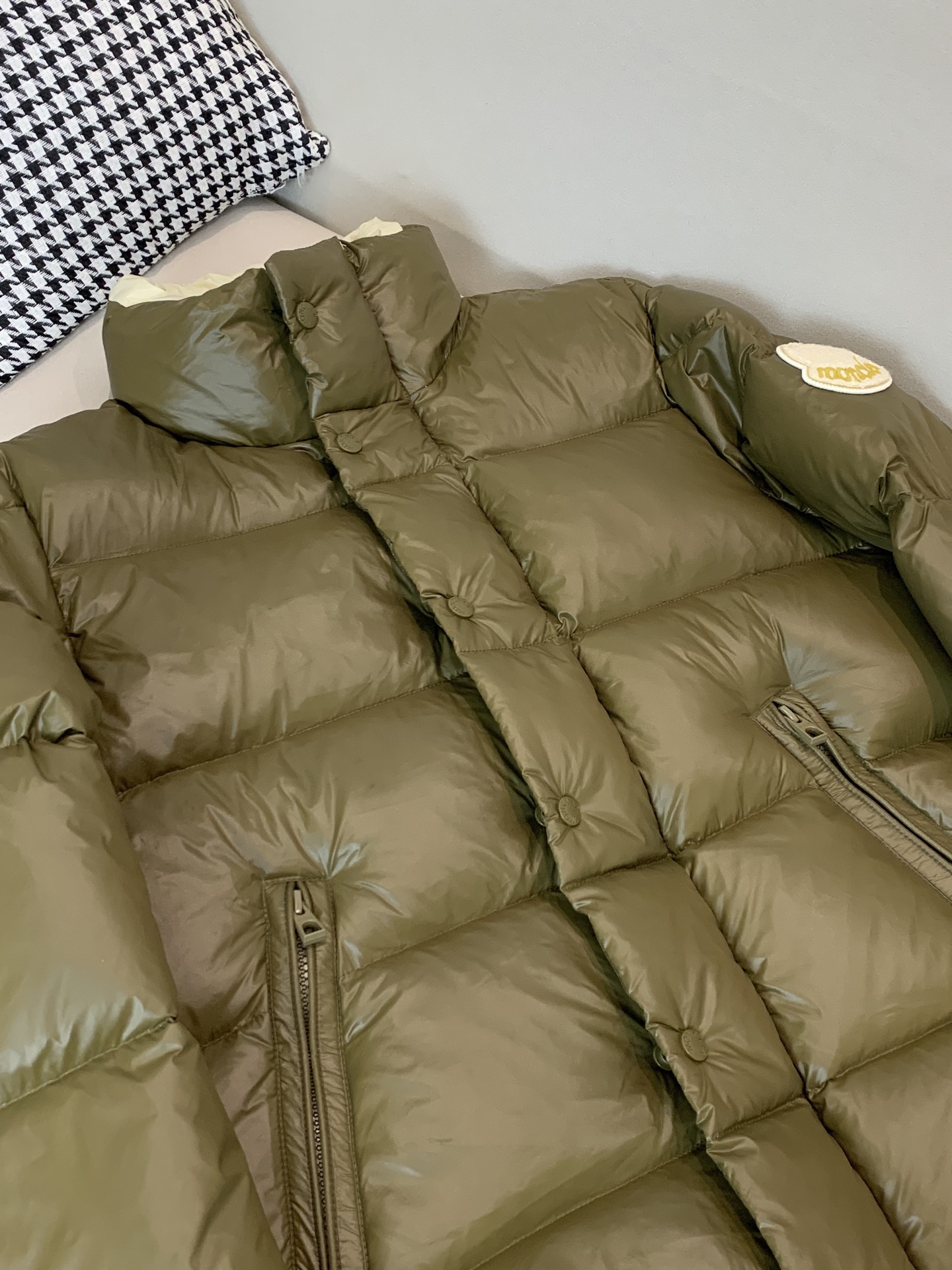 。2025SS秋冬季出品新款！-Moncl*r立领羽绒服，内填充国产新白鸭绒 男士轻奢时尚休闲连帽羽绒服