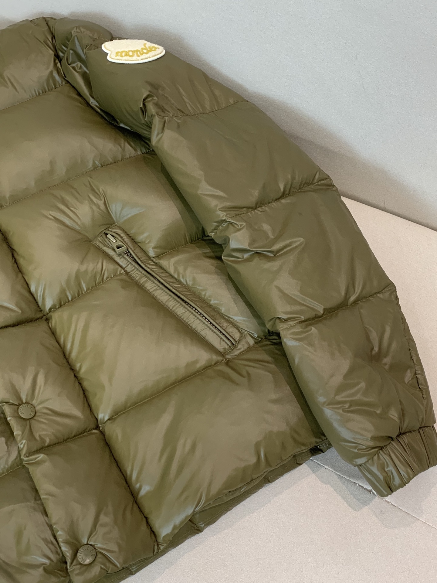 。2025SS秋冬季出品新款！-Moncl*r立领羽绒服，内填充国产新白鸭绒 男士轻奢时尚休闲连帽羽绒服