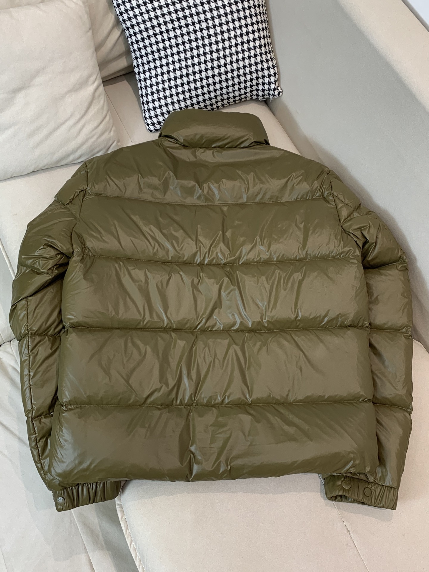 。2025SS秋冬季出品新款！-Moncl*r立领羽绒服，内填充国产新白鸭绒 男士轻奢时尚休闲连帽羽绒服