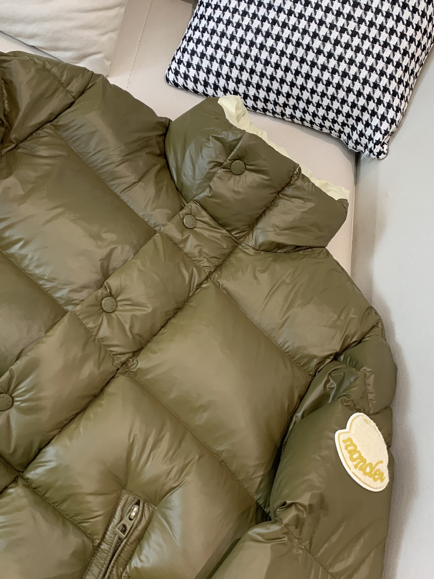 。2025SS秋冬季出品新款！-Moncl*r立领羽绒服，内填充国产新白鸭绒 男士轻奢时尚休闲连帽羽绒服