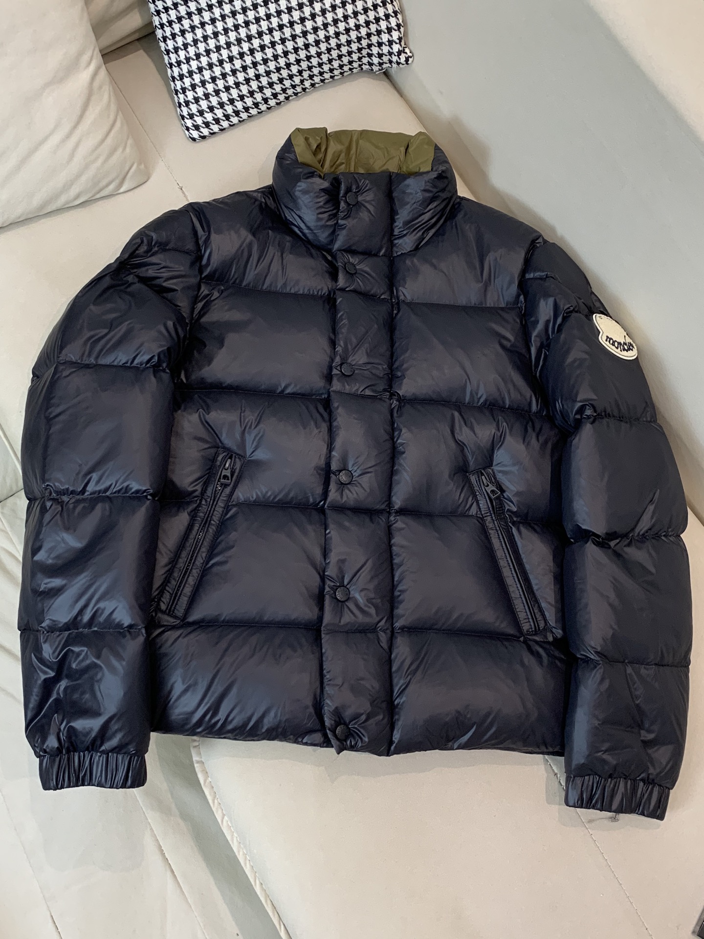 。2025SS秋冬季出品新款！-Moncl*r立领羽绒服，内填充国产新白鸭绒 男士轻奢时尚休闲连帽羽绒服