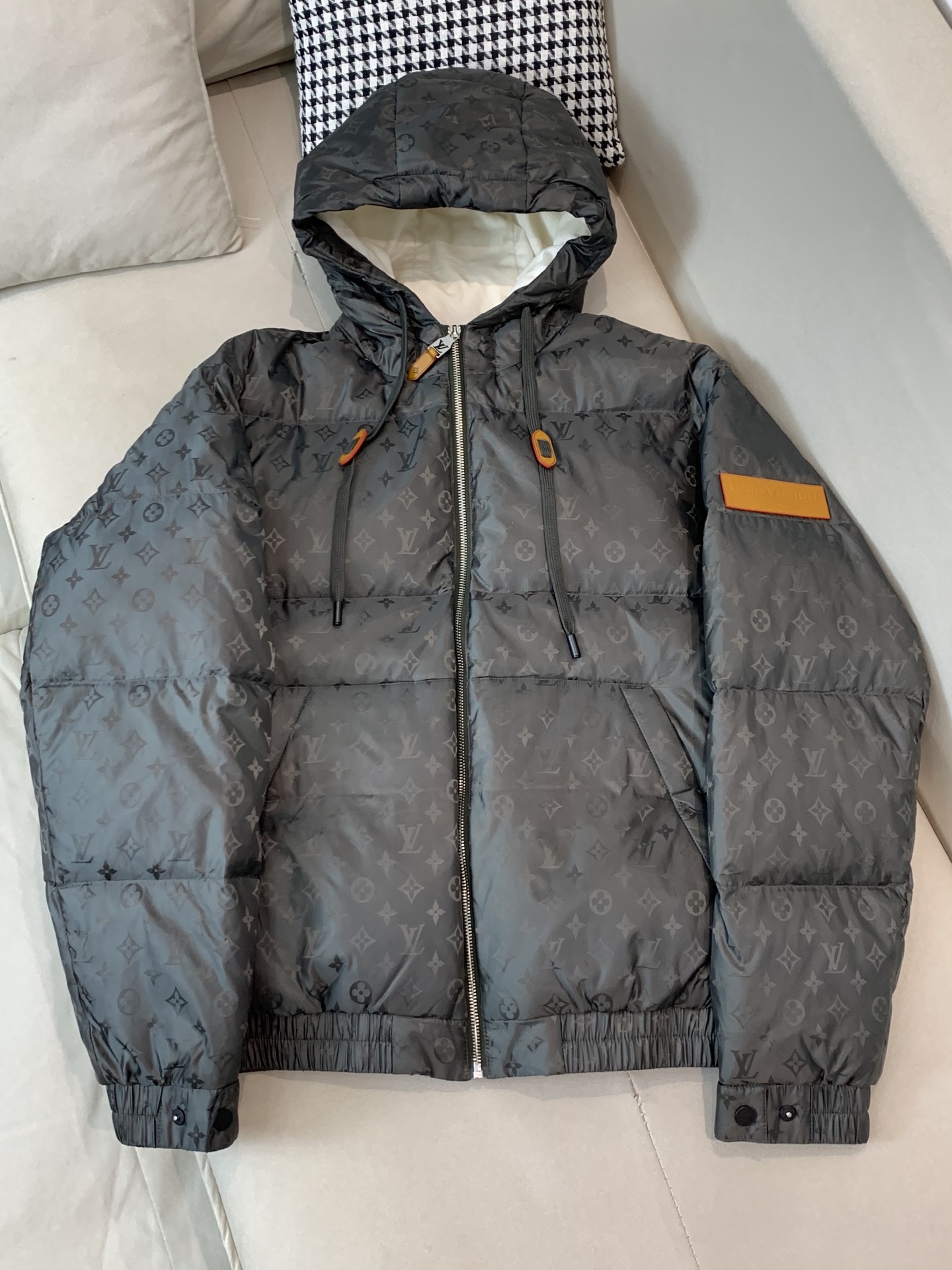 。羽绒2025SS秋冬季新款！LV驴家男士连帽羽绒服，高端轻奢的时尚风格，实穿百搭的款式，内里绒毛质地轻