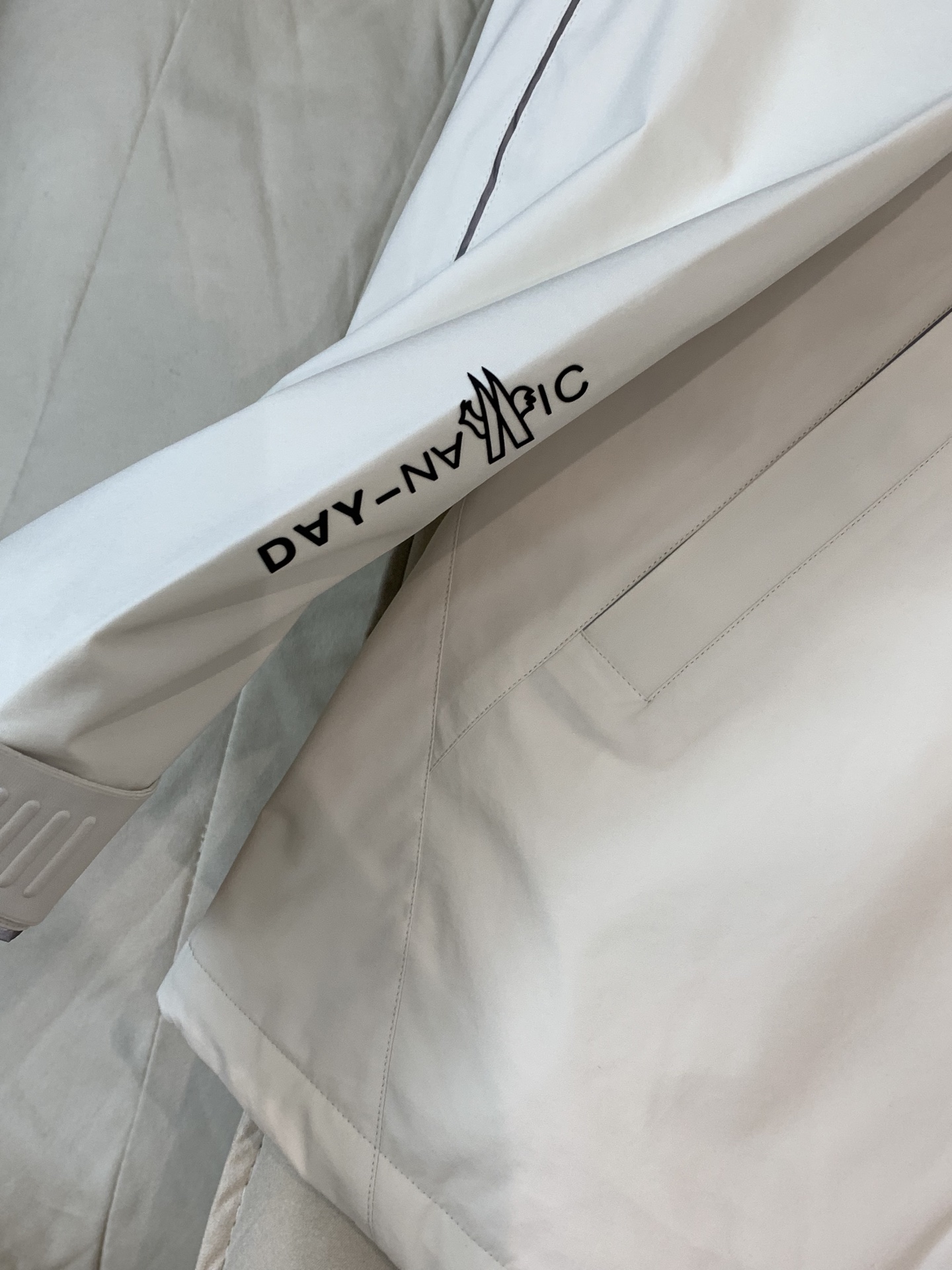 。羽绒 2025SS秋冬季出品新款！-Moncl*r经典连帽羽绒服夹克外套 采用新国标90白鸭绒 男士轻