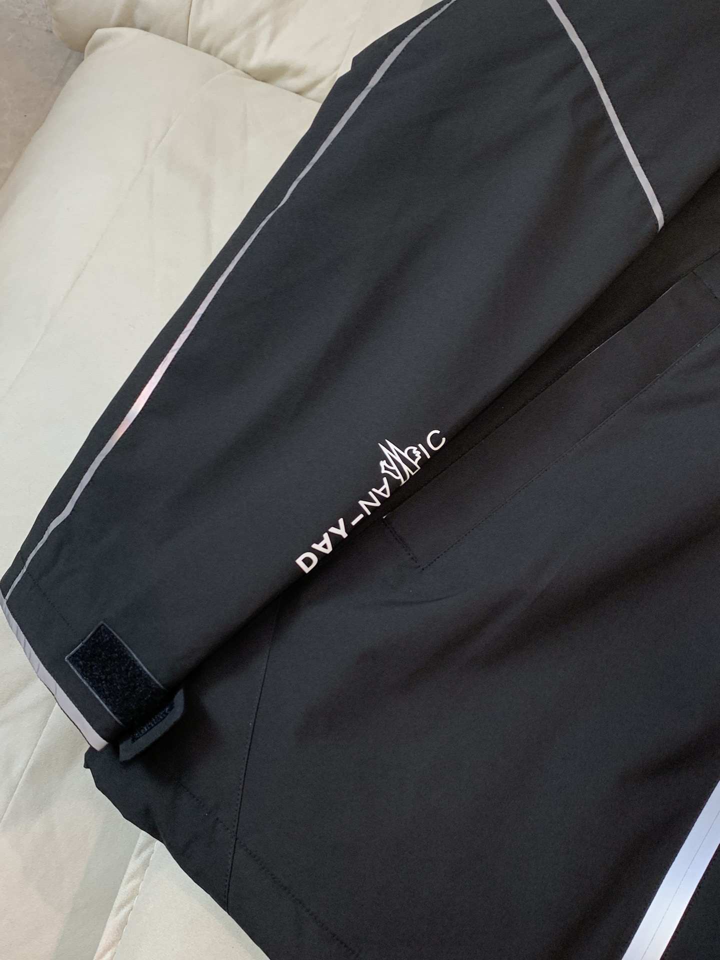 。羽绒 2025SS秋冬季出品新款！-Moncl*r经典连帽羽绒服夹克外套 采用新国标90白鸭绒 男士轻