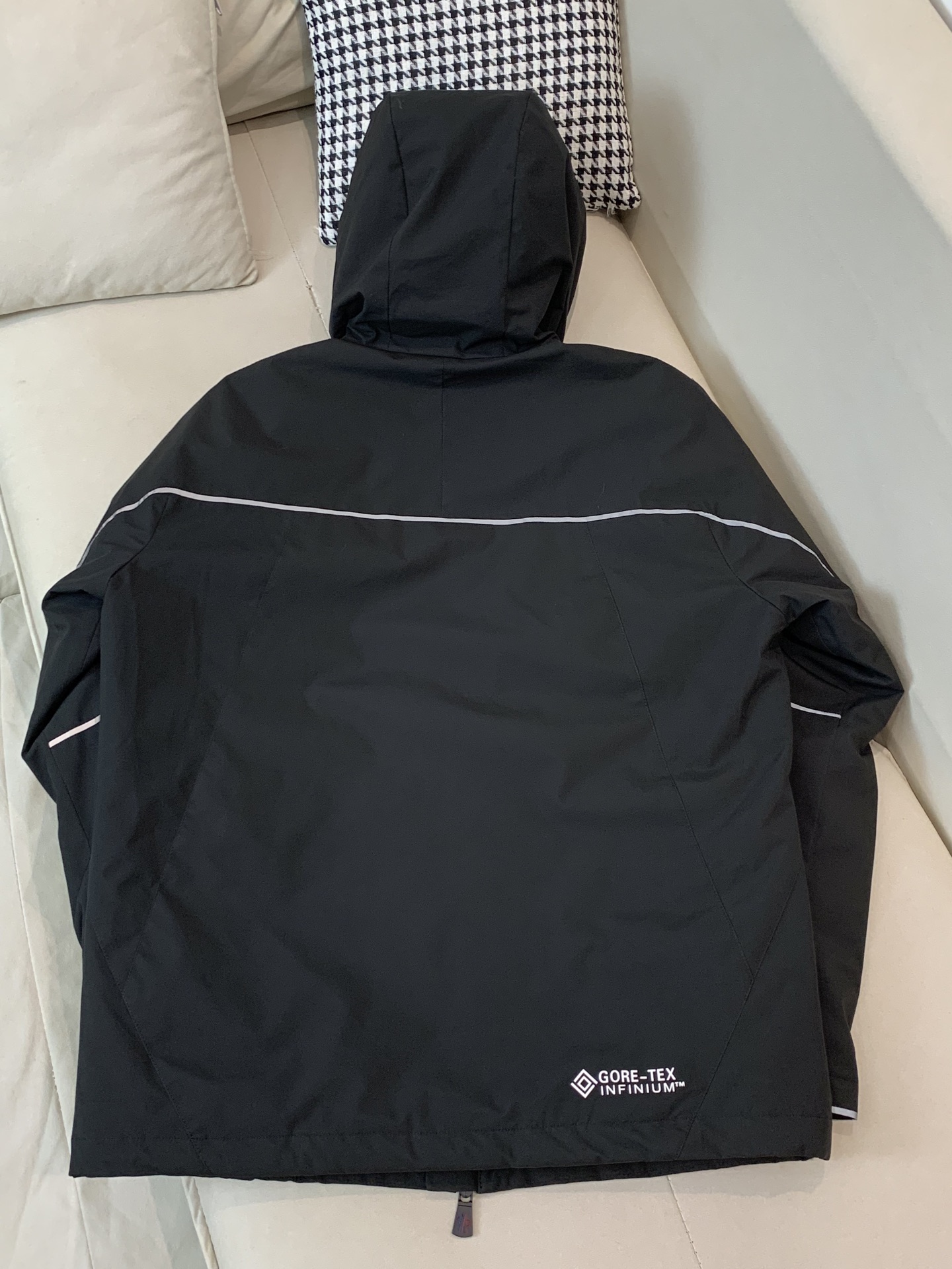 。羽绒 2025SS秋冬季出品新款！-Moncl*r经典连帽羽绒服夹克外套 采用新国标90白鸭绒 男士轻