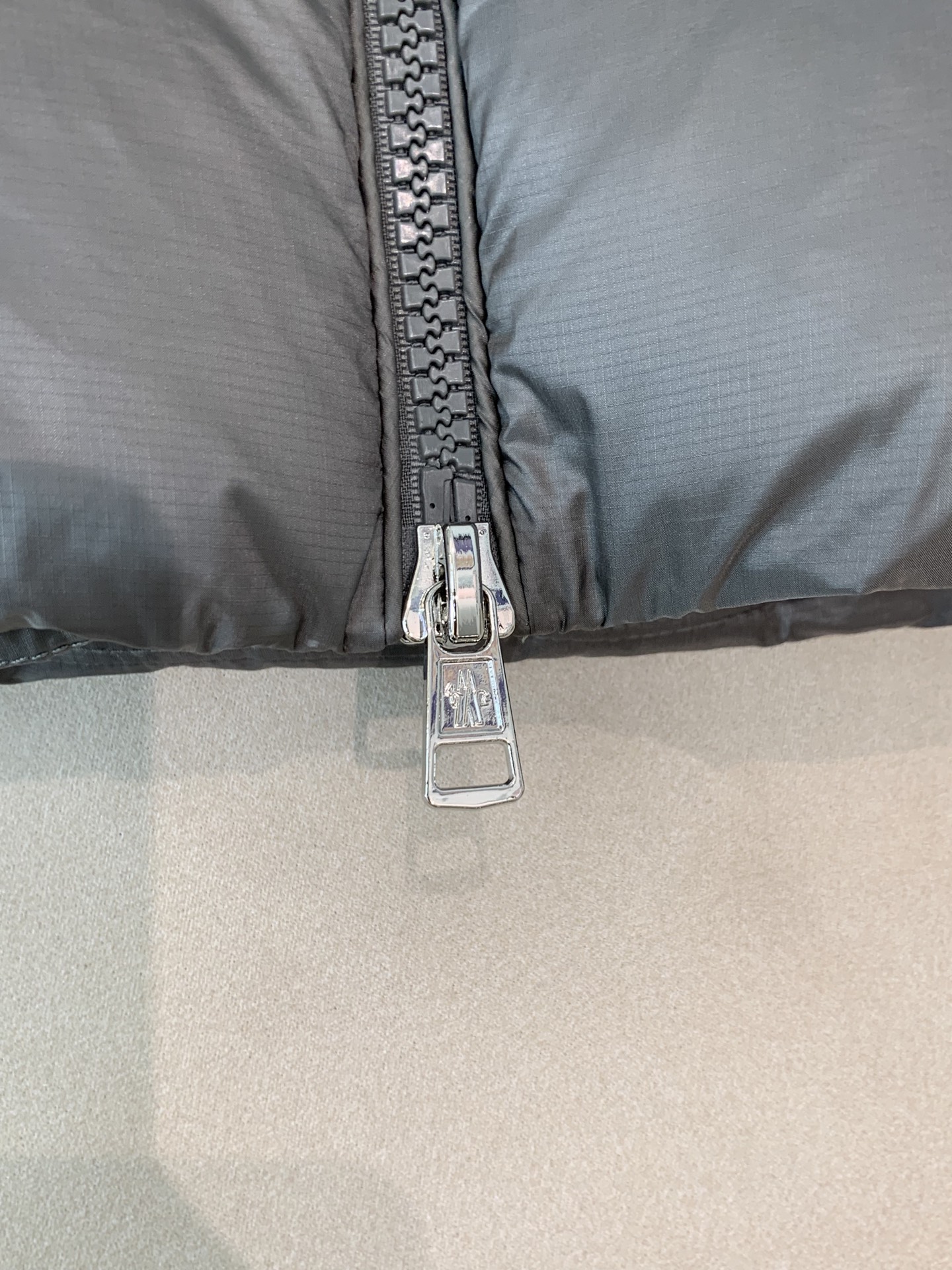 羽绒 2025SS秋冬季出品新款！-Moncl*r连帽羽绒服夹克外套 采用新国标90白鸭绒 帽子可拆卸 