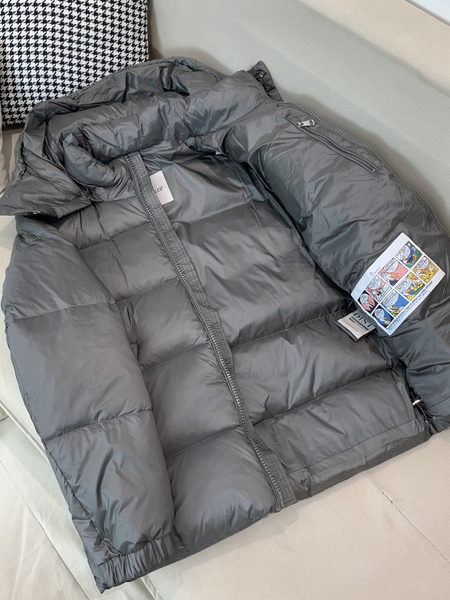 羽绒 2025SS秋冬季出品新款！-Moncl*r连帽羽绒服夹克外套 采用新国标90白鸭绒 帽子可拆卸 