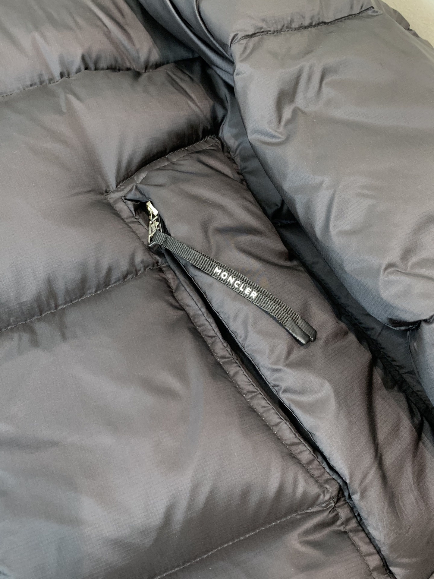 。羽绒 2025SS秋冬季出品新款！-Moncl*r连帽羽绒服夹克外套 采用新国标90白鸭绒 帽子可拆卸