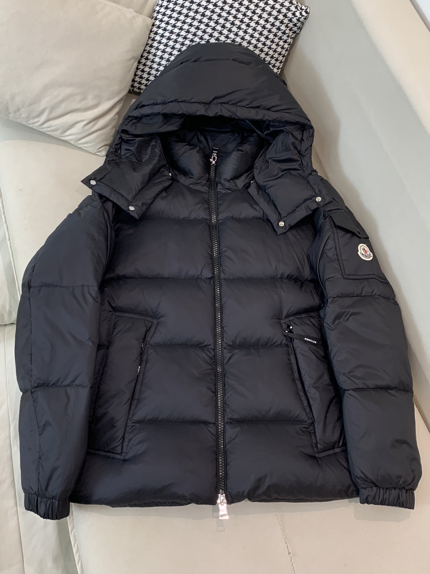 。羽绒 2025SS秋冬季出品新款！-Moncl*r连帽羽绒服夹克外套 采用新国标90白鸭绒 帽子可拆卸