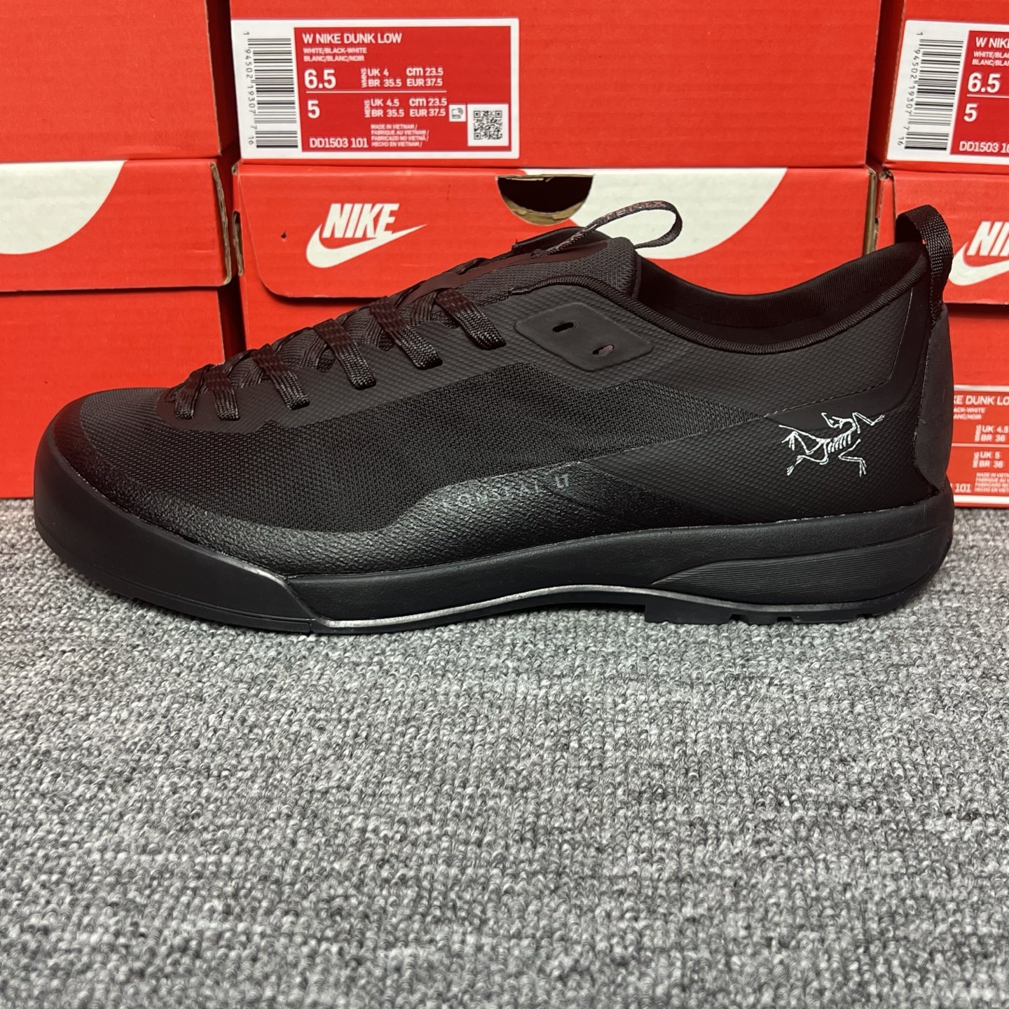 平台版ARC‘TERYX始祖鸟 KONSEAL LT系列
顶级品质 代购指定版本 现货主推
原数据开发 不掉标 正确高频字体
鸟爪细节完美 区别市场公版货
尺码：36-45含半码
编码：AD494568