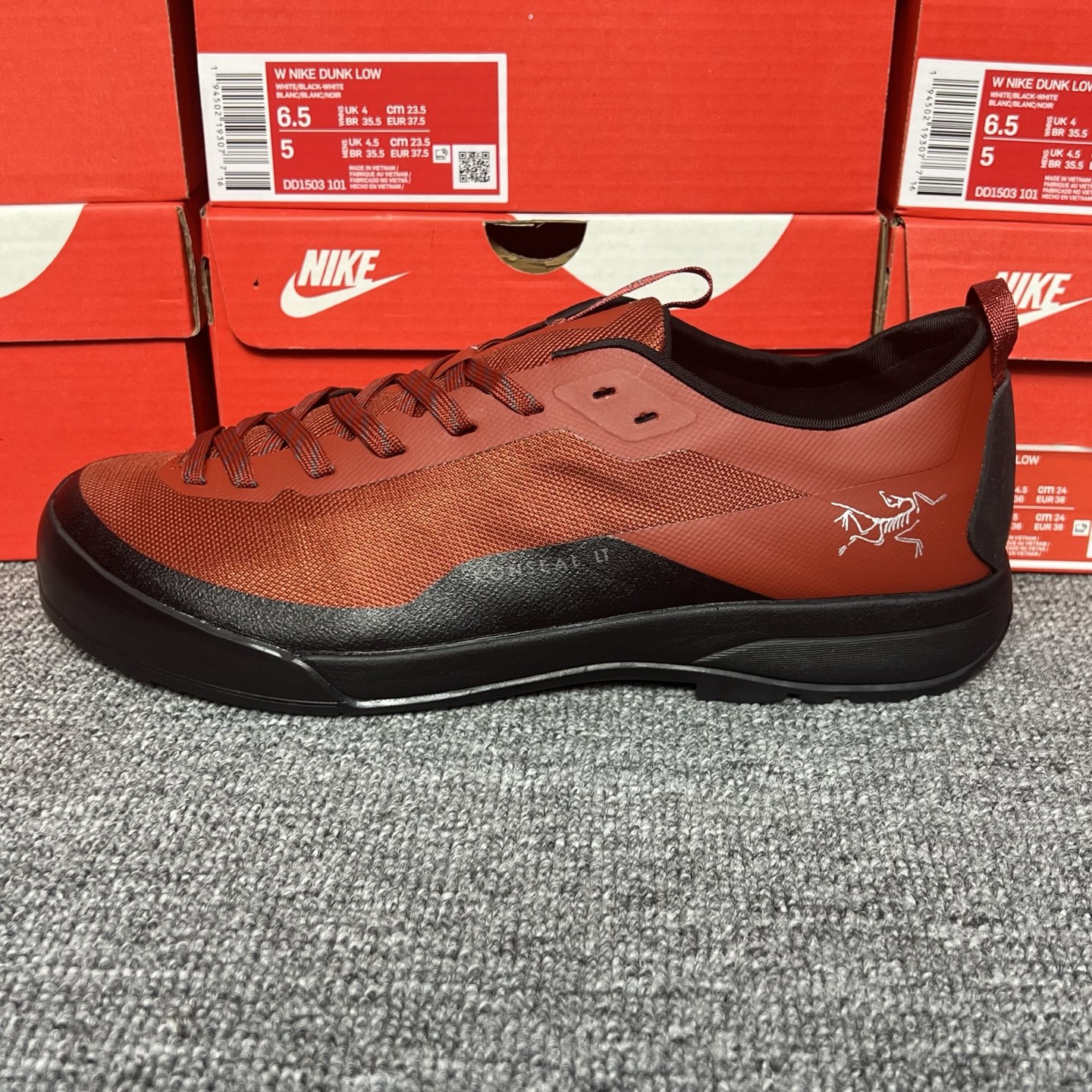 平台版ARC‘TERYX始祖鸟 KONSEAL LT系列
顶级品质 代购指定版本 现货主推
原数据开发 不掉标 正确高频字体
鸟爪细节完美 区别市场公版货
尺码：36-45含半码
编码：AD494568