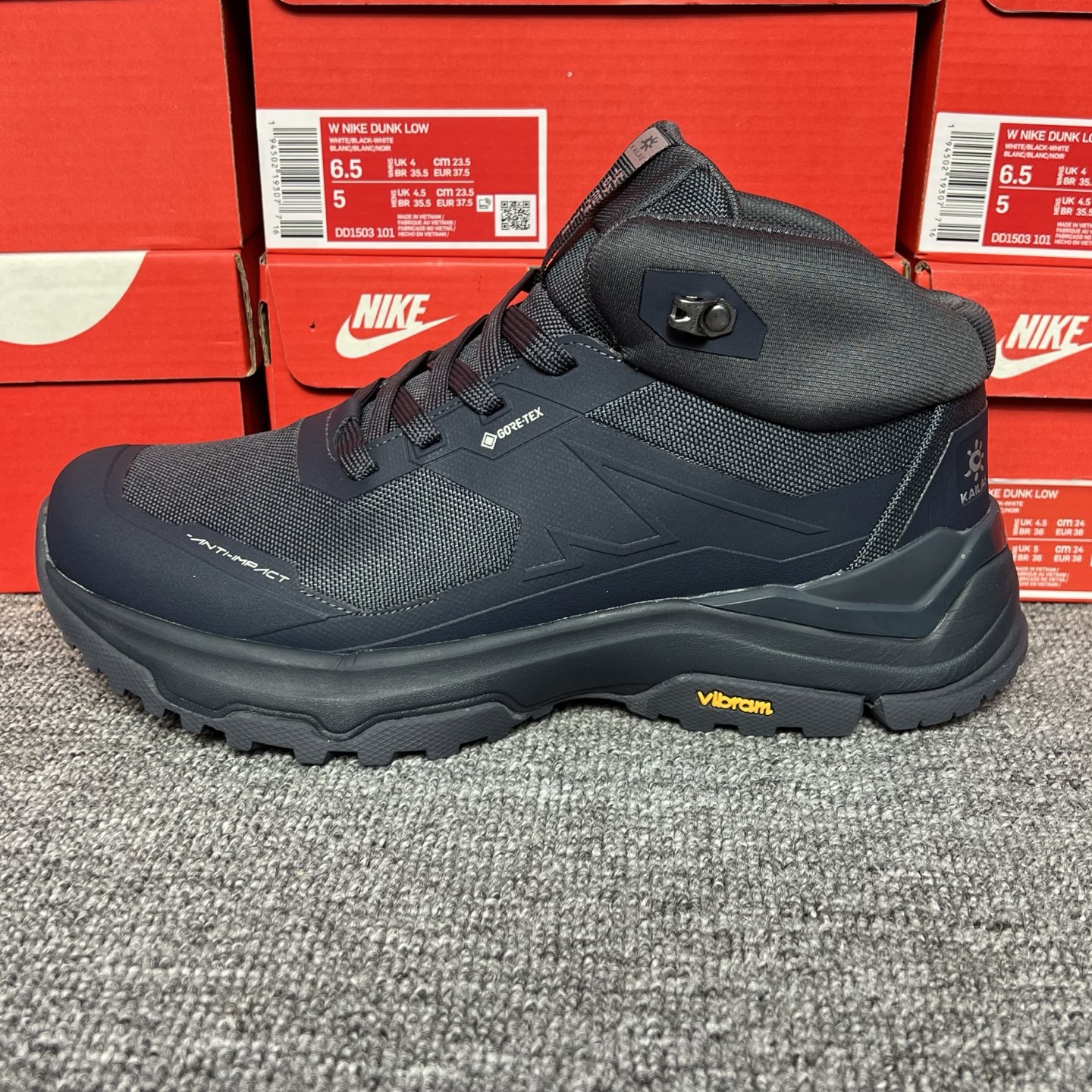 凯乐石KAILAS 界山 GTX MID 时尚舒适简约经典潮流 耐磨防水 高帮 徒步鞋 乌木灰出货 尺码：38-45 货号：KS2532126 编码：BC572356