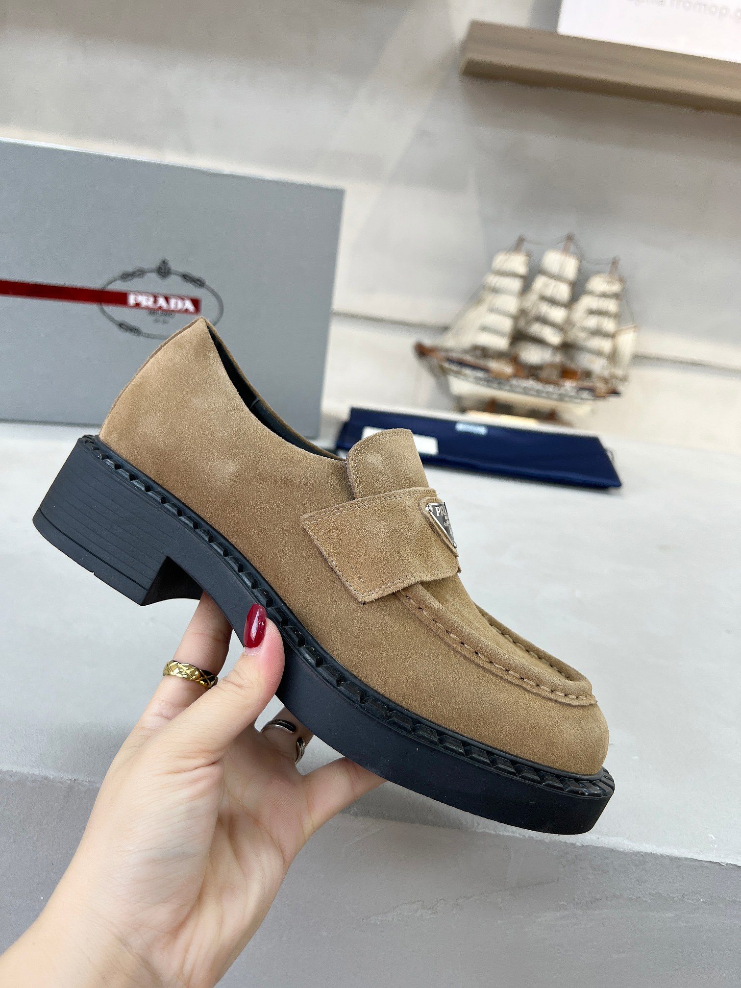 NO:235837,, Prada men and women's model fabric A-grade imported high mercerized beef reverse velvet, soft silk sheepskin footbed, silky thick cowhide footbed, size 35-45, casual shoes/sports shoes, prada, sneakers, cowhide, sheepskin19860909, 普拉达男女款 面料A级进口高丝光牛反绒 内里柔软丝绸羊皮 垫脚丝稠牛皮垫脚 码数35-45码,休闲鞋/运动鞋,prada,sneakers,cowhide,sheepskin,Women's Shoes