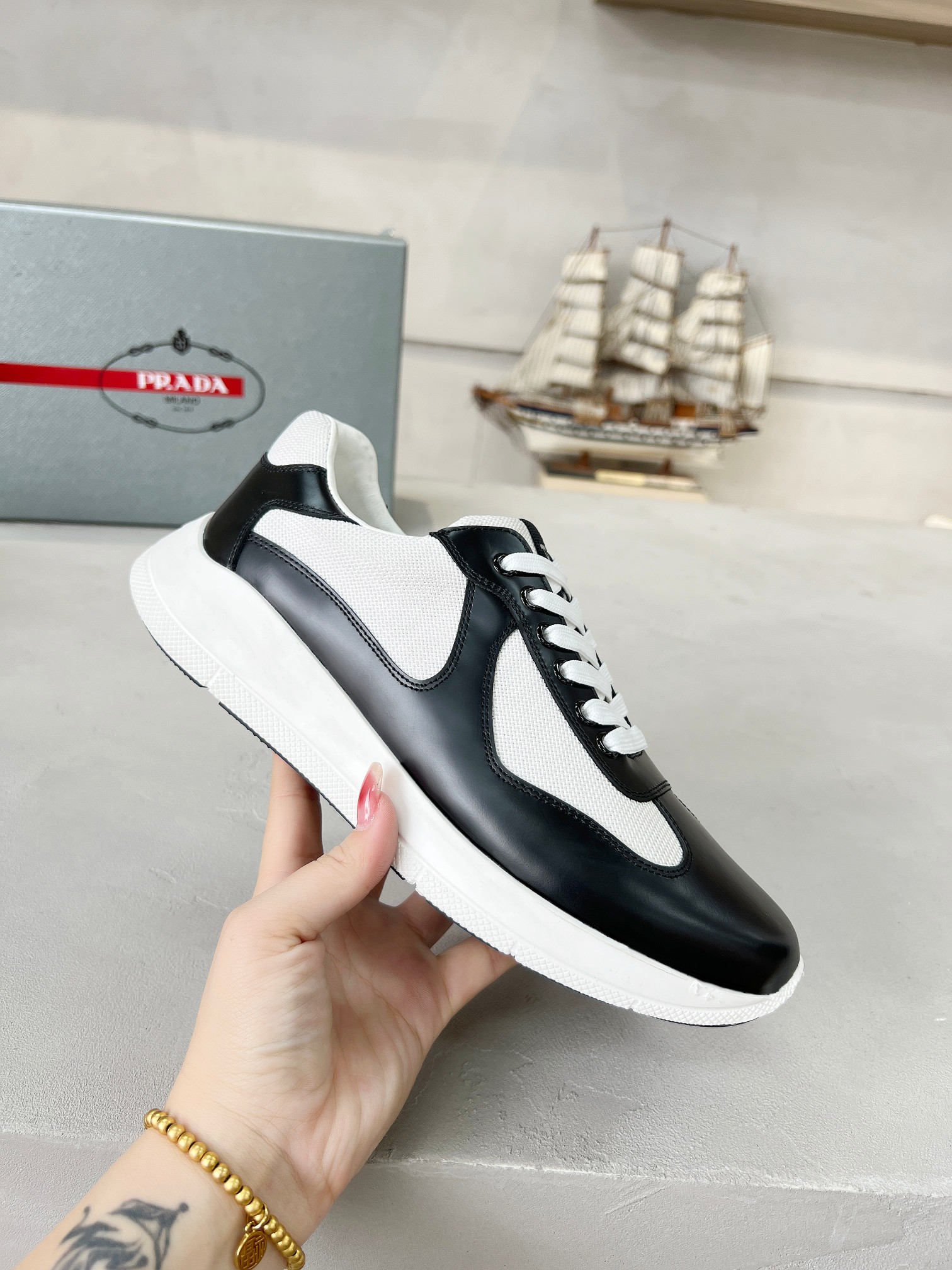 NO:257249,【PRADA Prada】 Men's shoes counter hit, official website synchronization, high-quality shipment, original fabric cowhide, inner lining cowhide foot pad   cowhide inner lining, large sole original rubber sole, size 38-45 (45 custom made without return or exchange), casual shoes/sports shoes, prada, prada, sneakers, cowhide19860909【PRADA普拉达】男鞋专柜爆款, 官网同步,高品质出货 面料原版牛皮 内里牛皮垫脚 牛皮内里, 大底原厂橡胶底, 码数38-45（45定做不退换）,休闲鞋/运动鞋,prada,prada,sneakers,cowhide,Women's Shoes